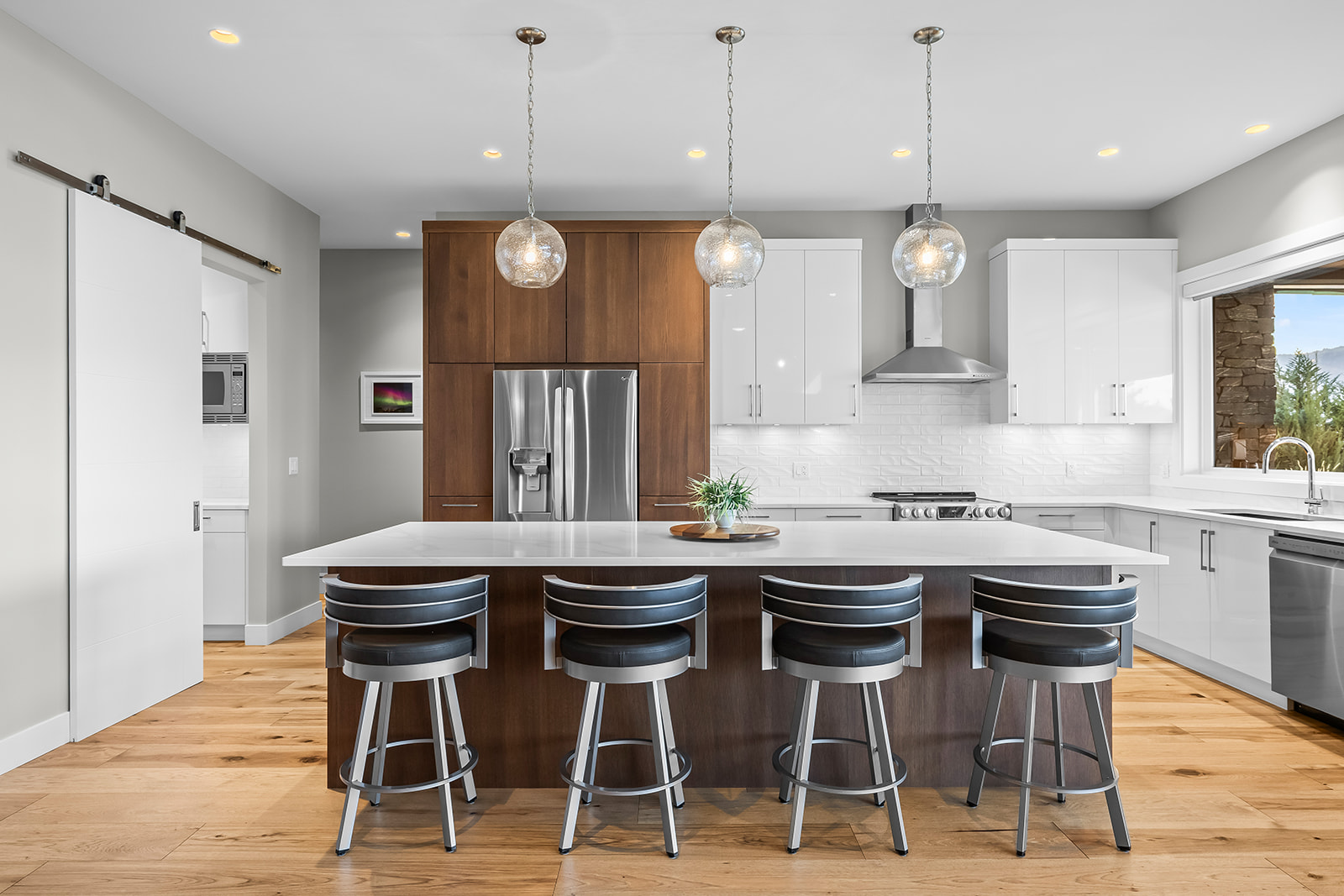 10018 Beacon Hill Drive