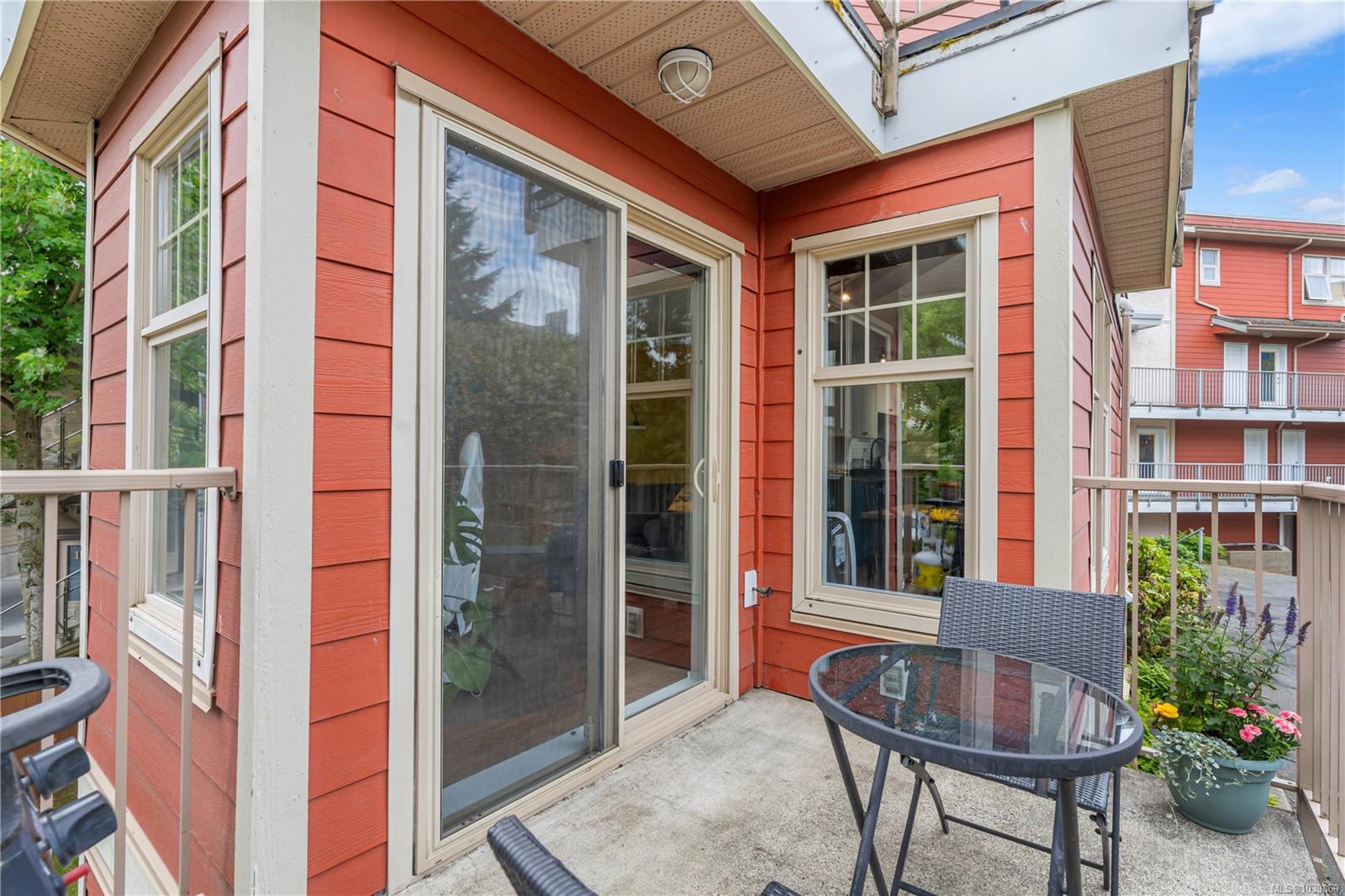 908 Brock Ave #201