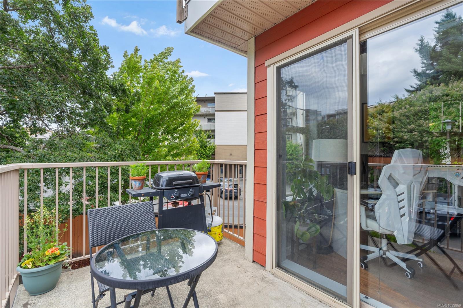 908 Brock Ave #201