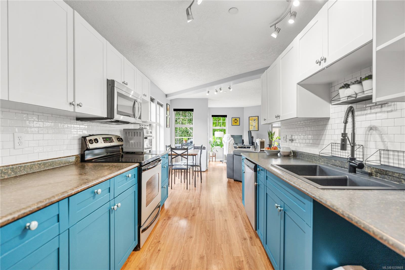 908 Brock Ave #201