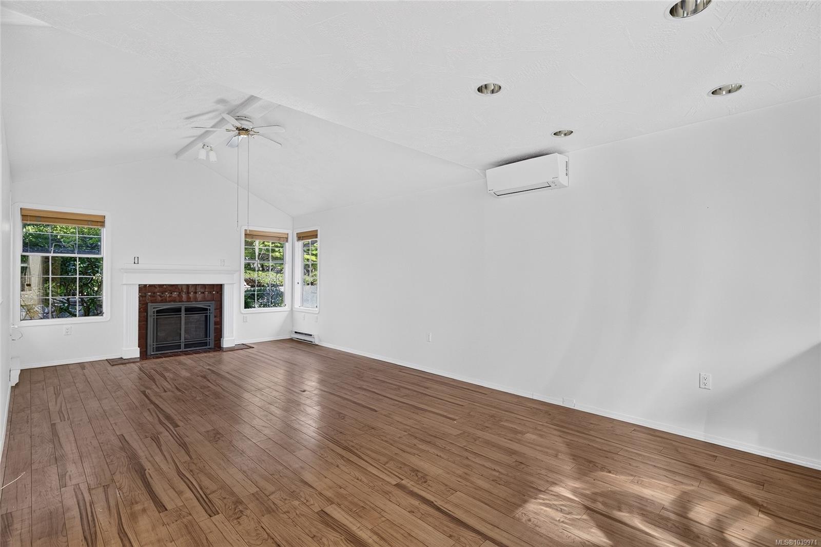 124 Valhalla Rd #4