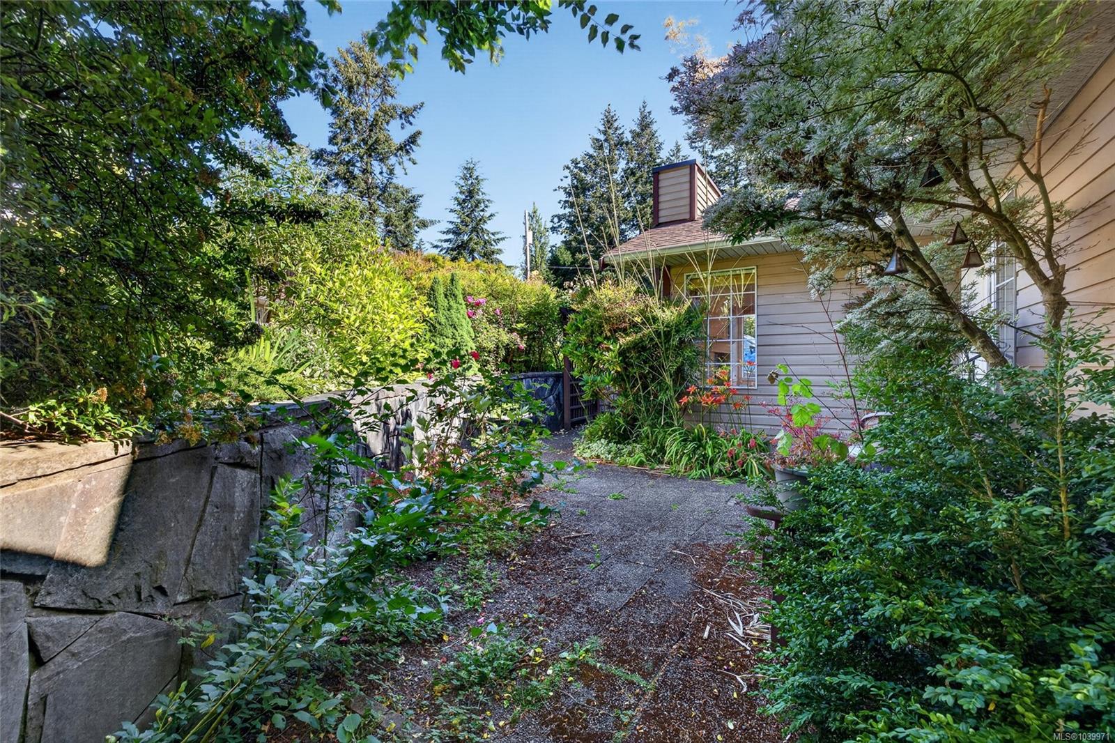 124 Valhalla Rd #4