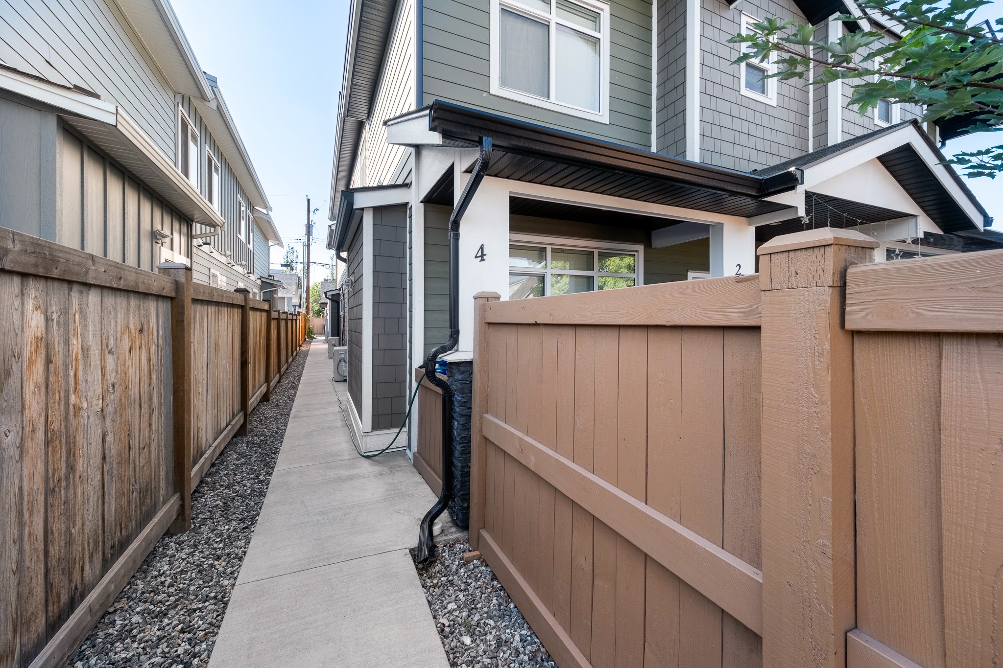 825 Cadder Avenue 4