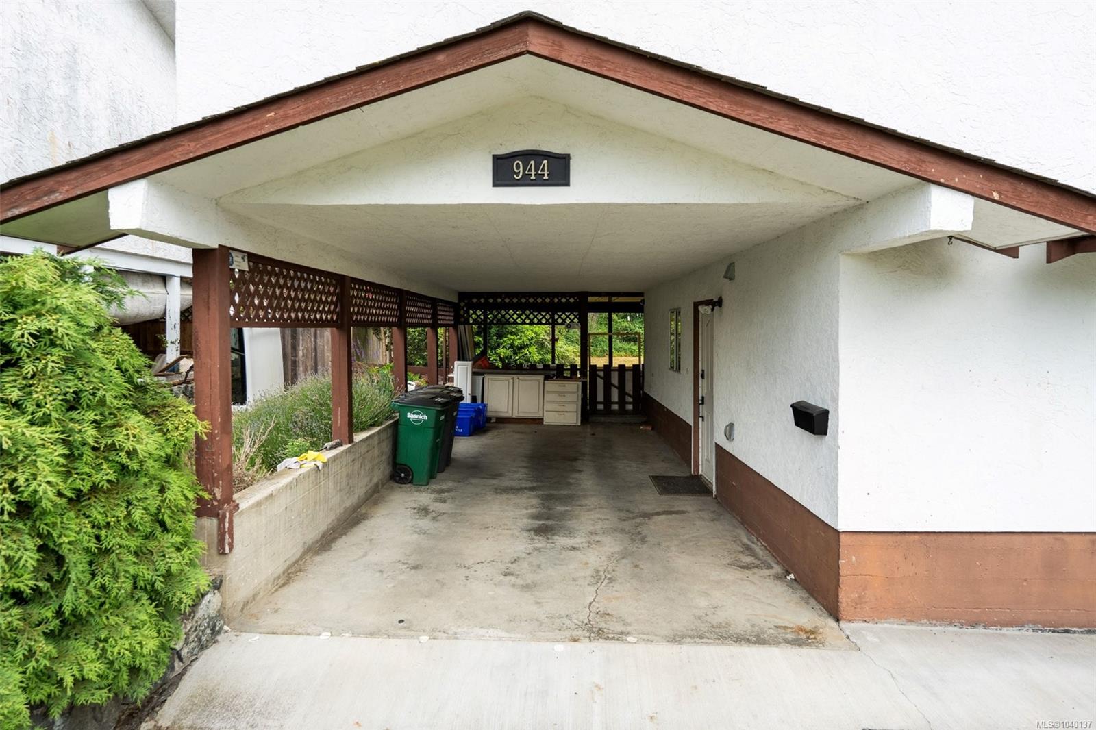 944 McBriar Ave