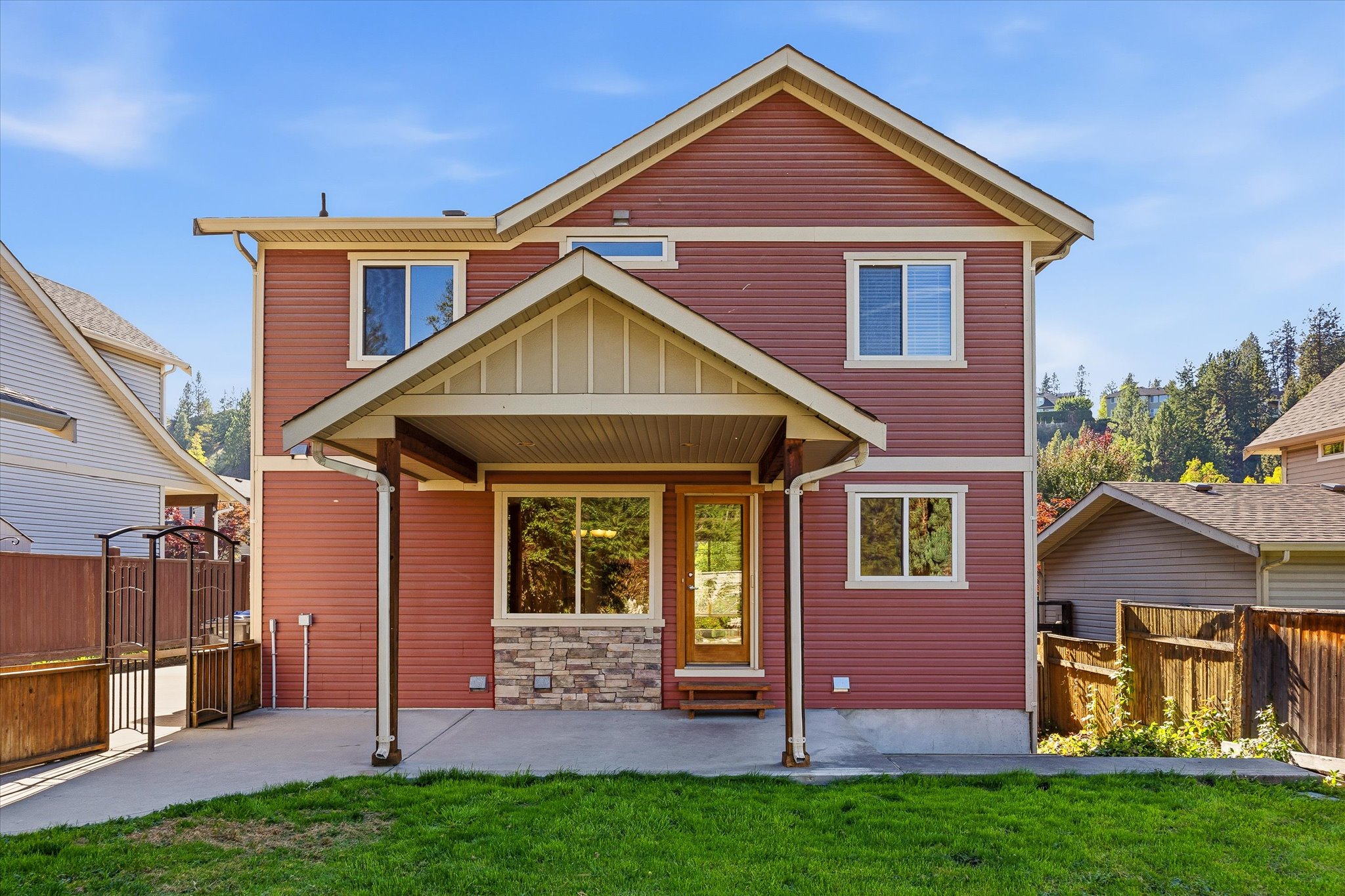 922 Paret Crescent