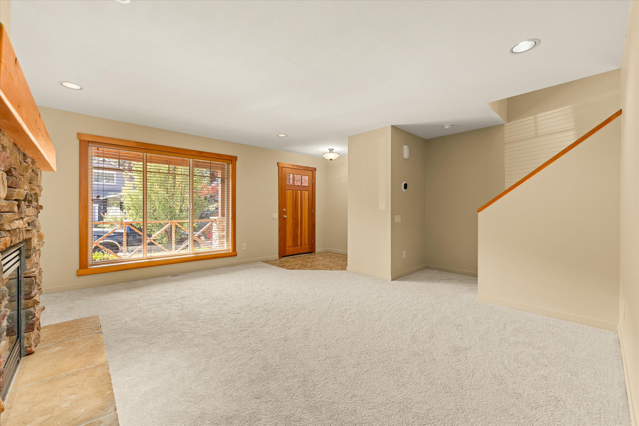 922 Paret Crescent