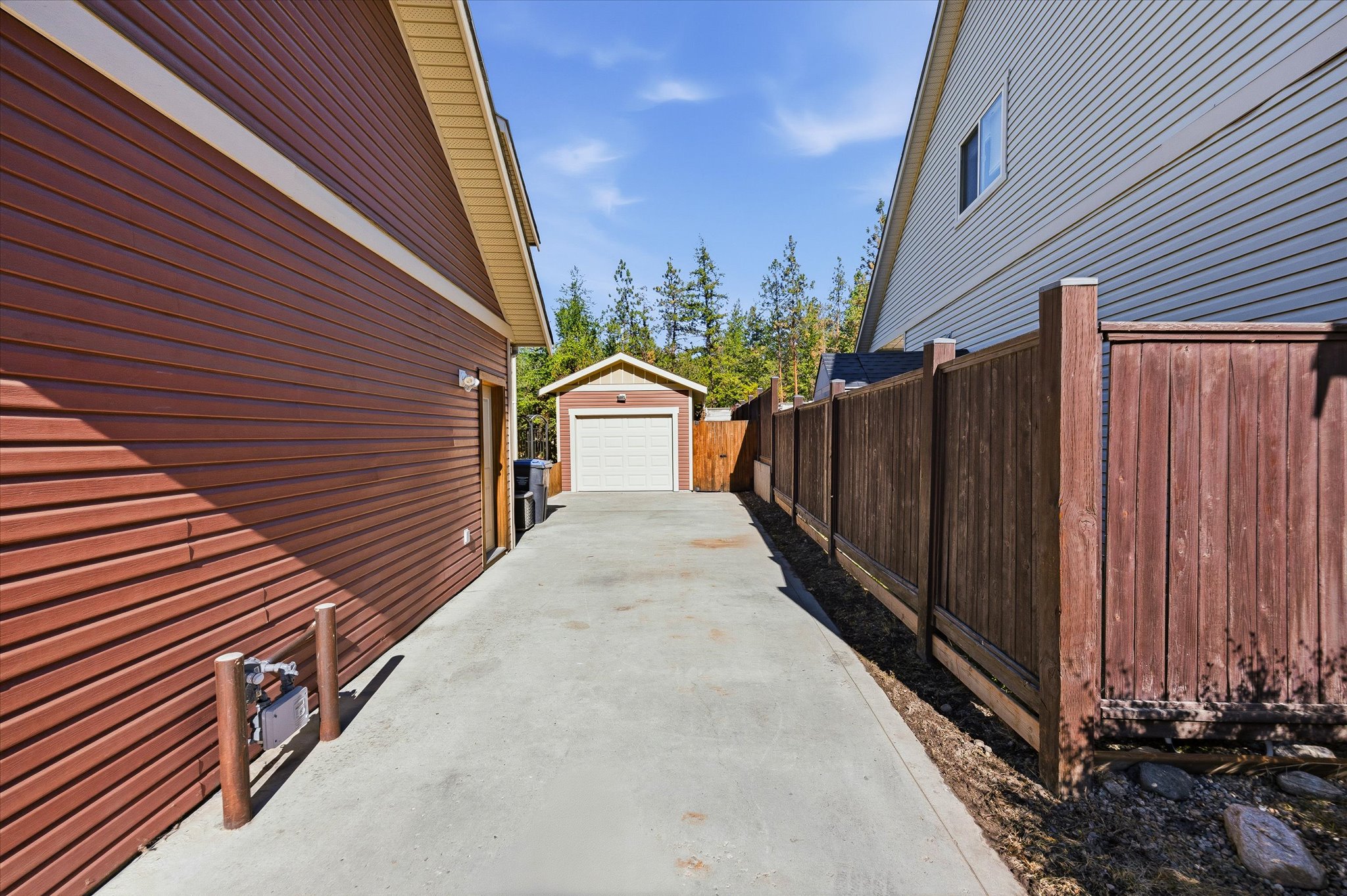 922 Paret Crescent