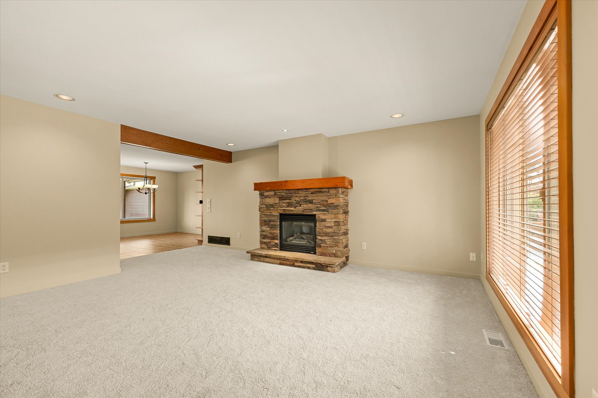 922 Paret Crescent