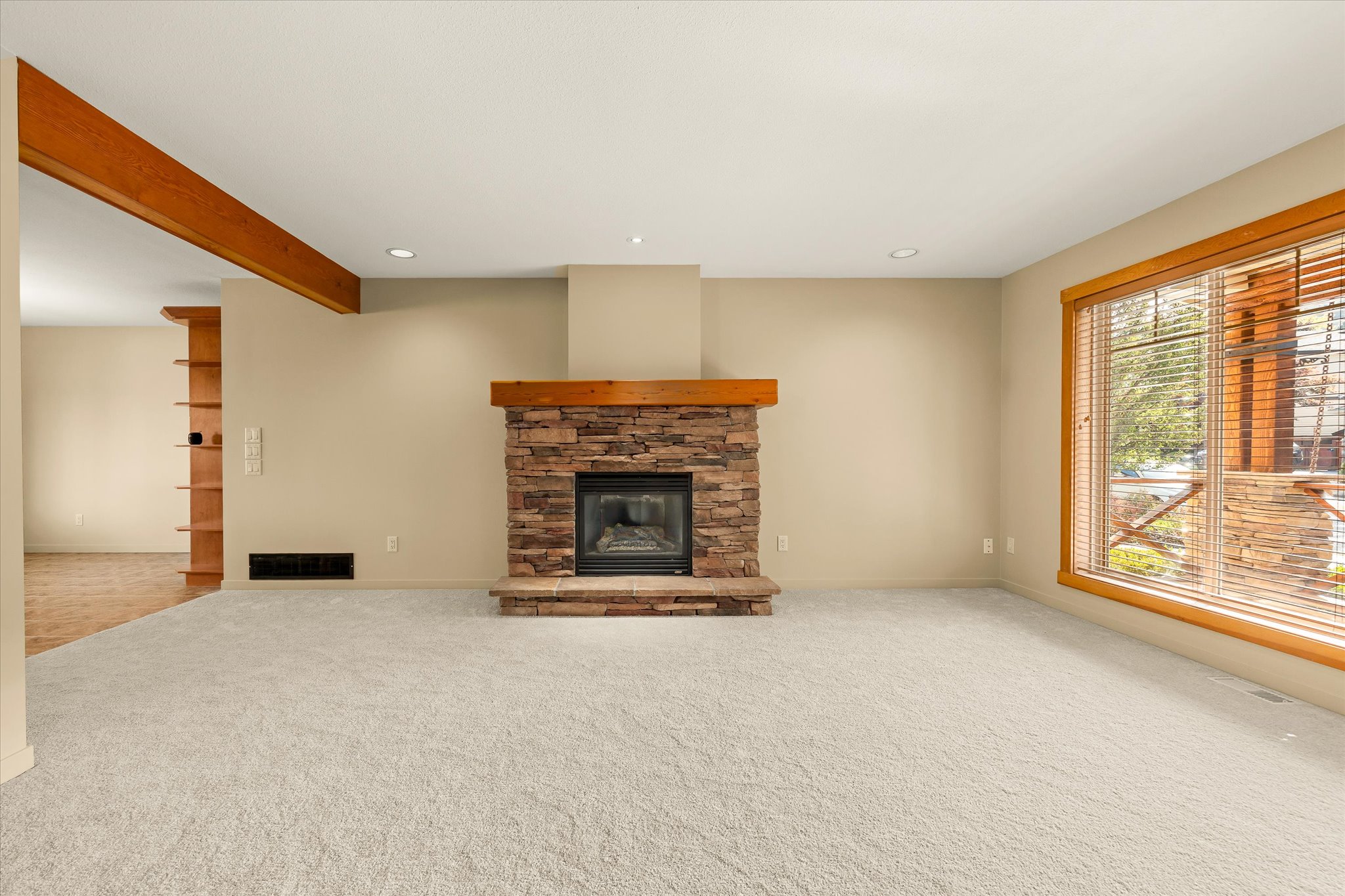 922 Paret Crescent