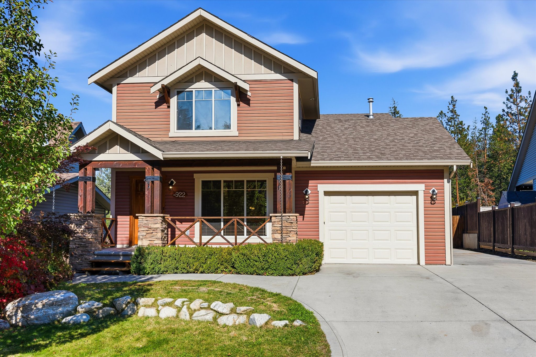 922 Paret Crescent