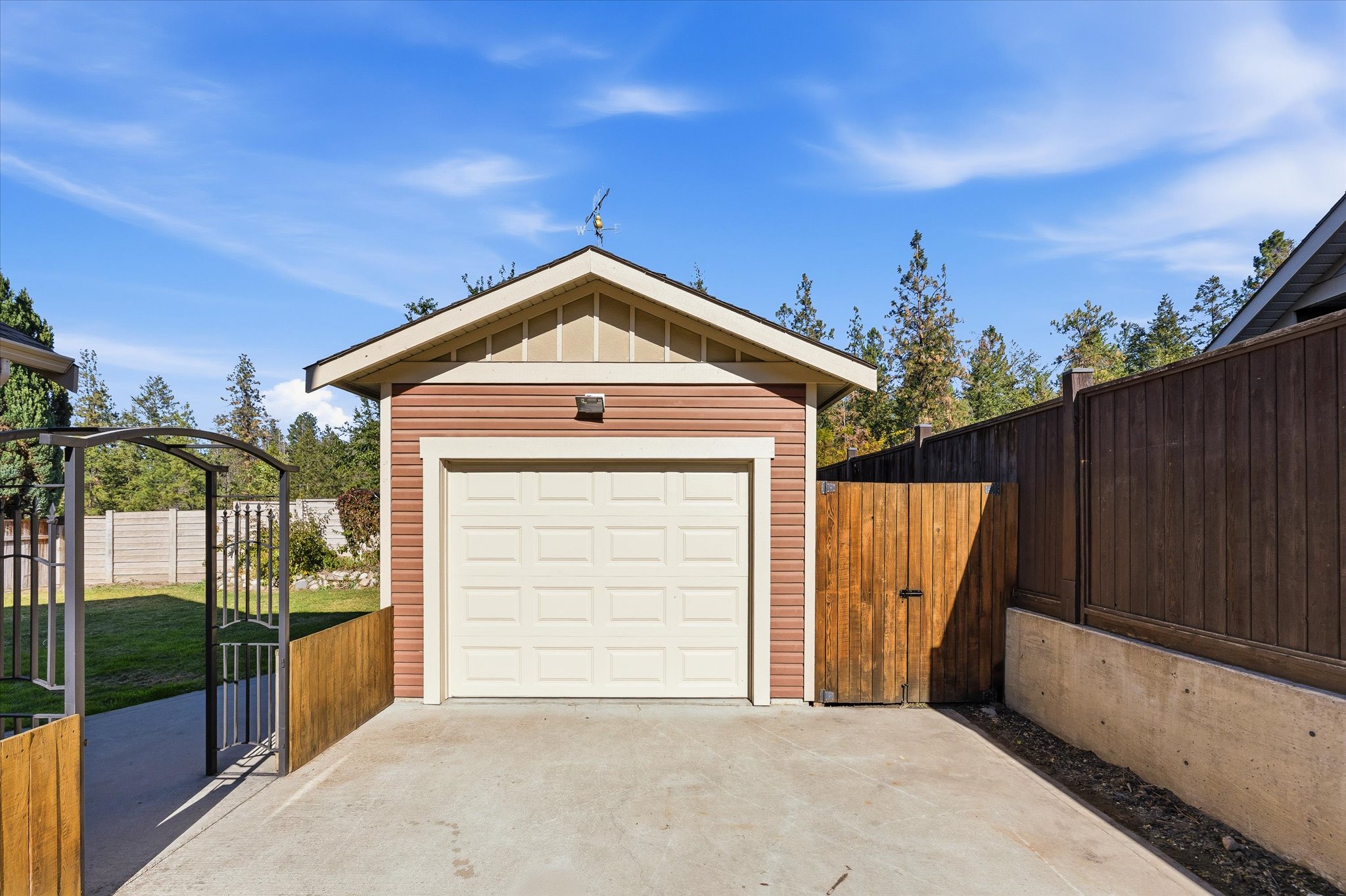 922 Paret Crescent