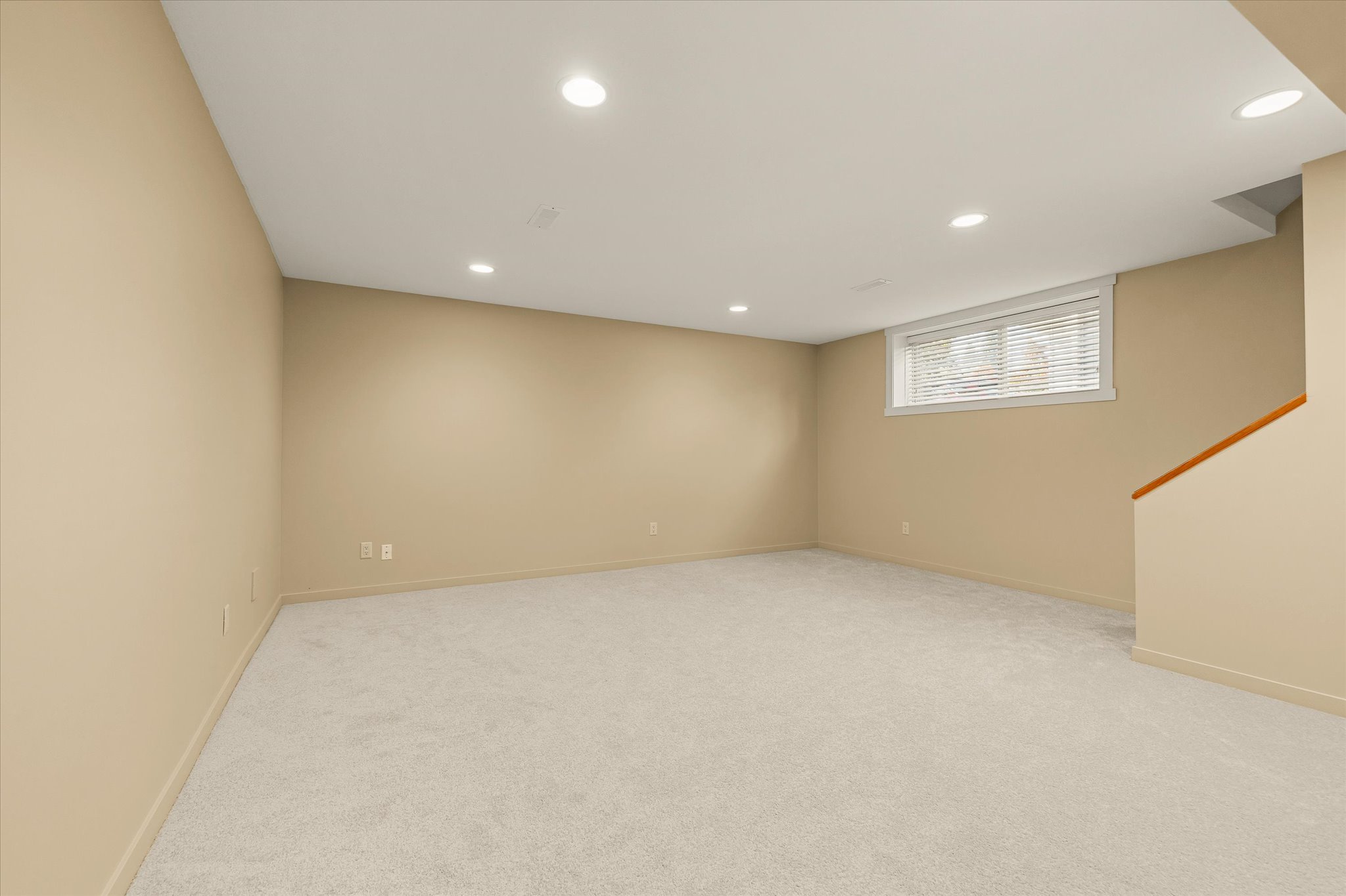 922 Paret Crescent