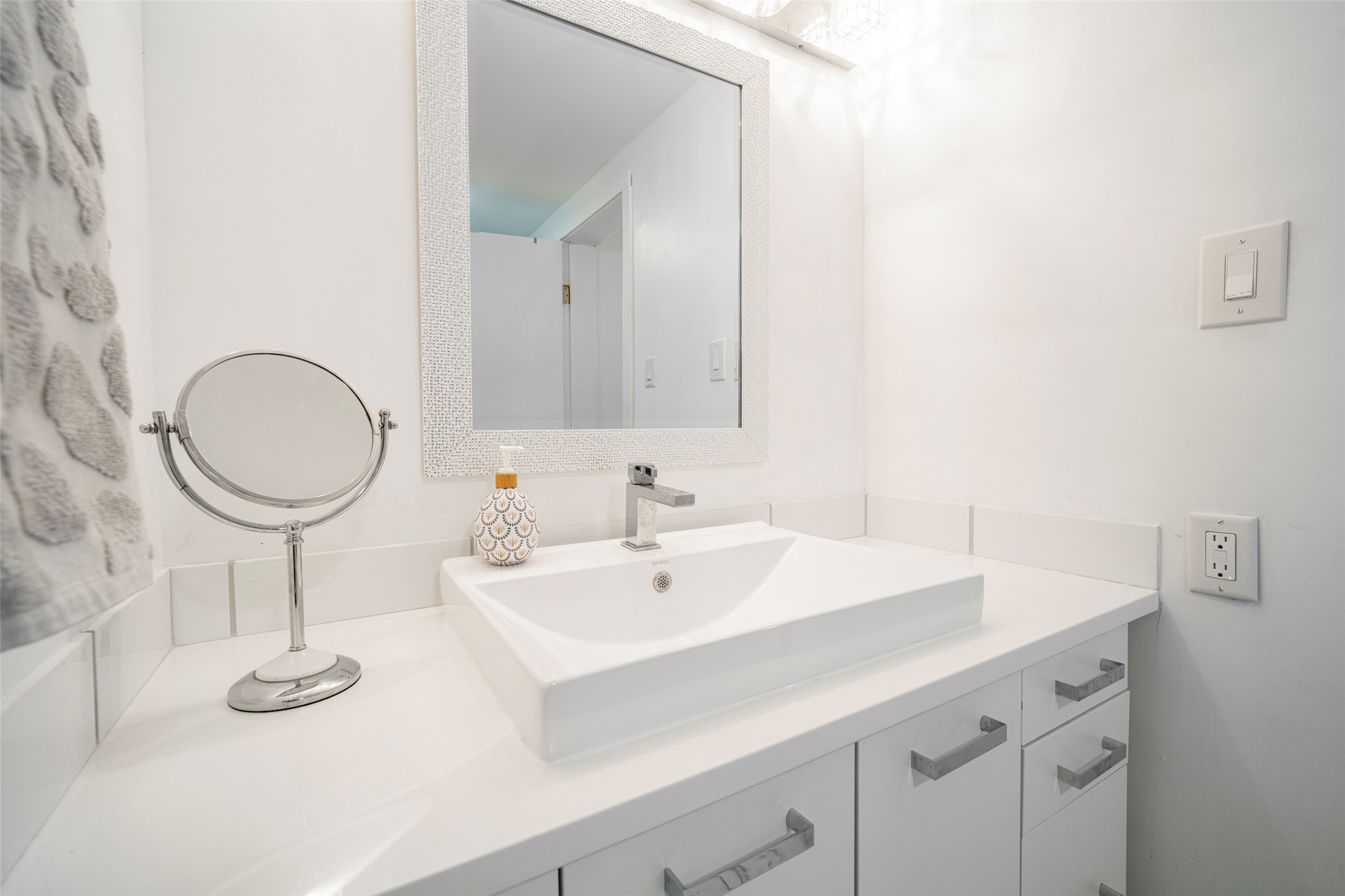 1881 Boucherie Road 45