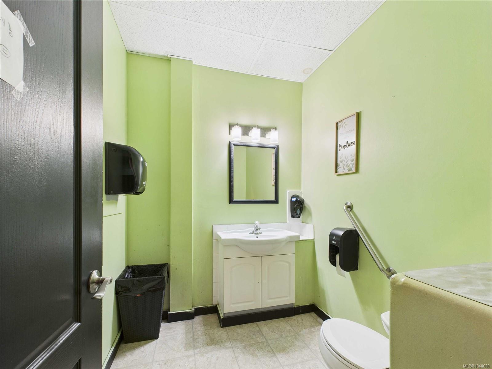 2417 Beacon Ave #102