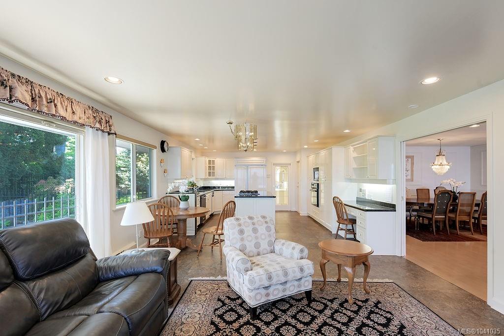 3565 Beach Dr