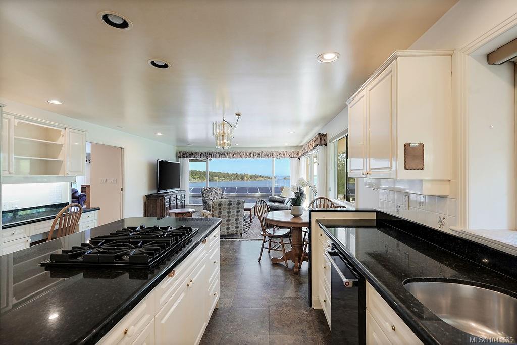3565 Beach Dr