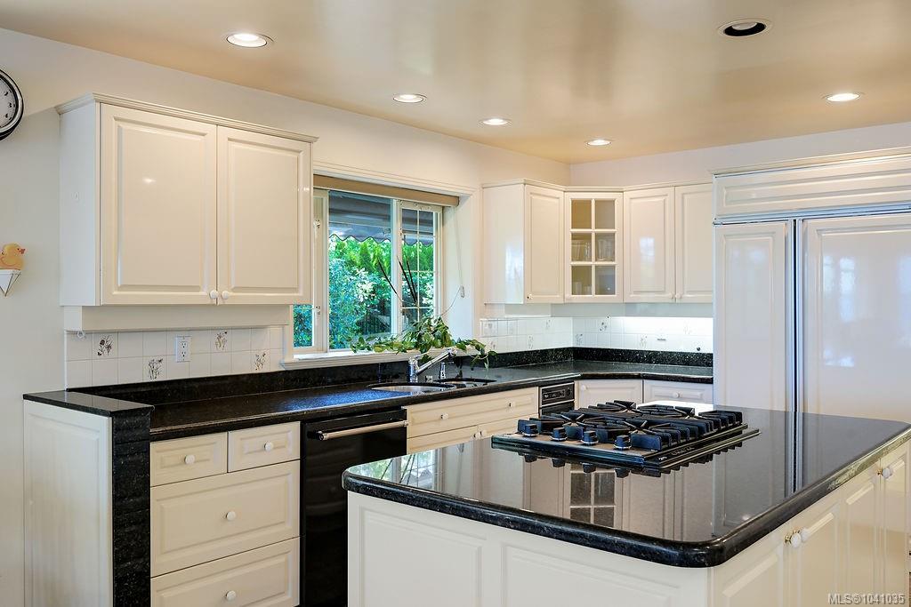 3565 Beach Dr