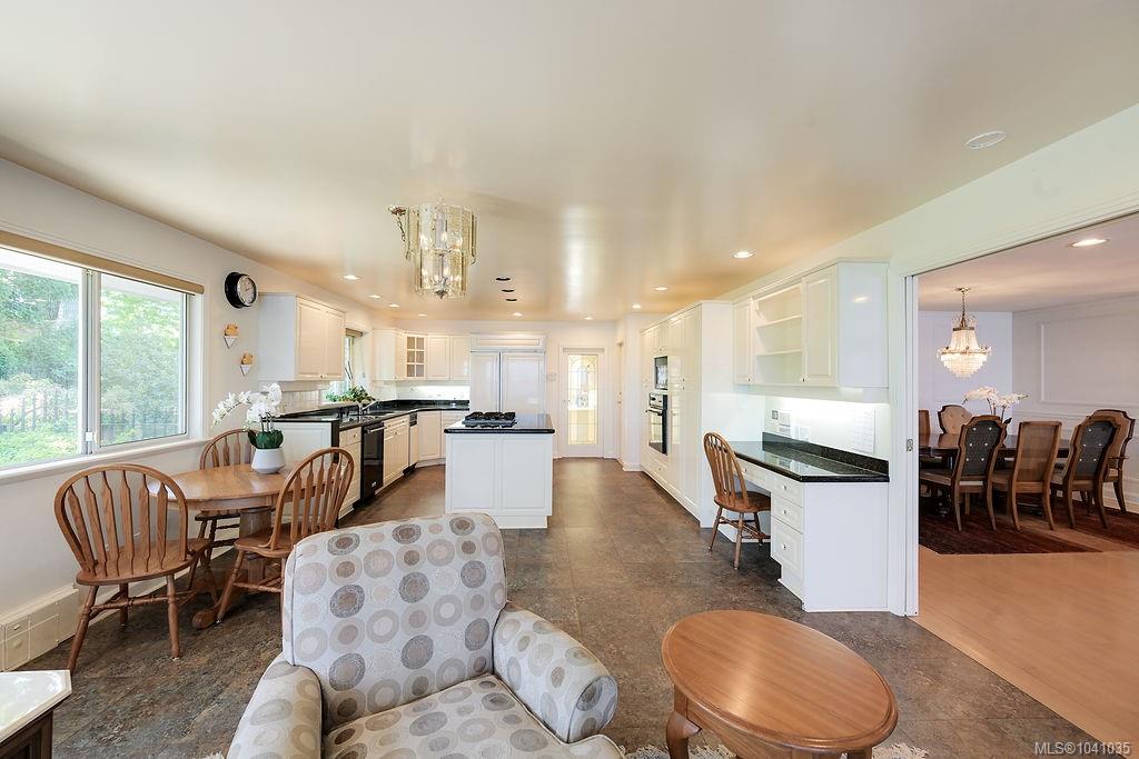 3565 Beach Dr
