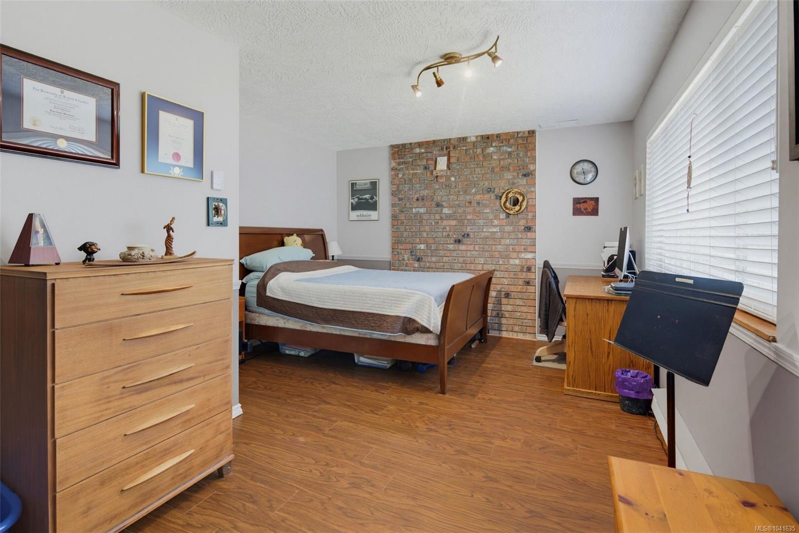 4255 Moorpark Pl