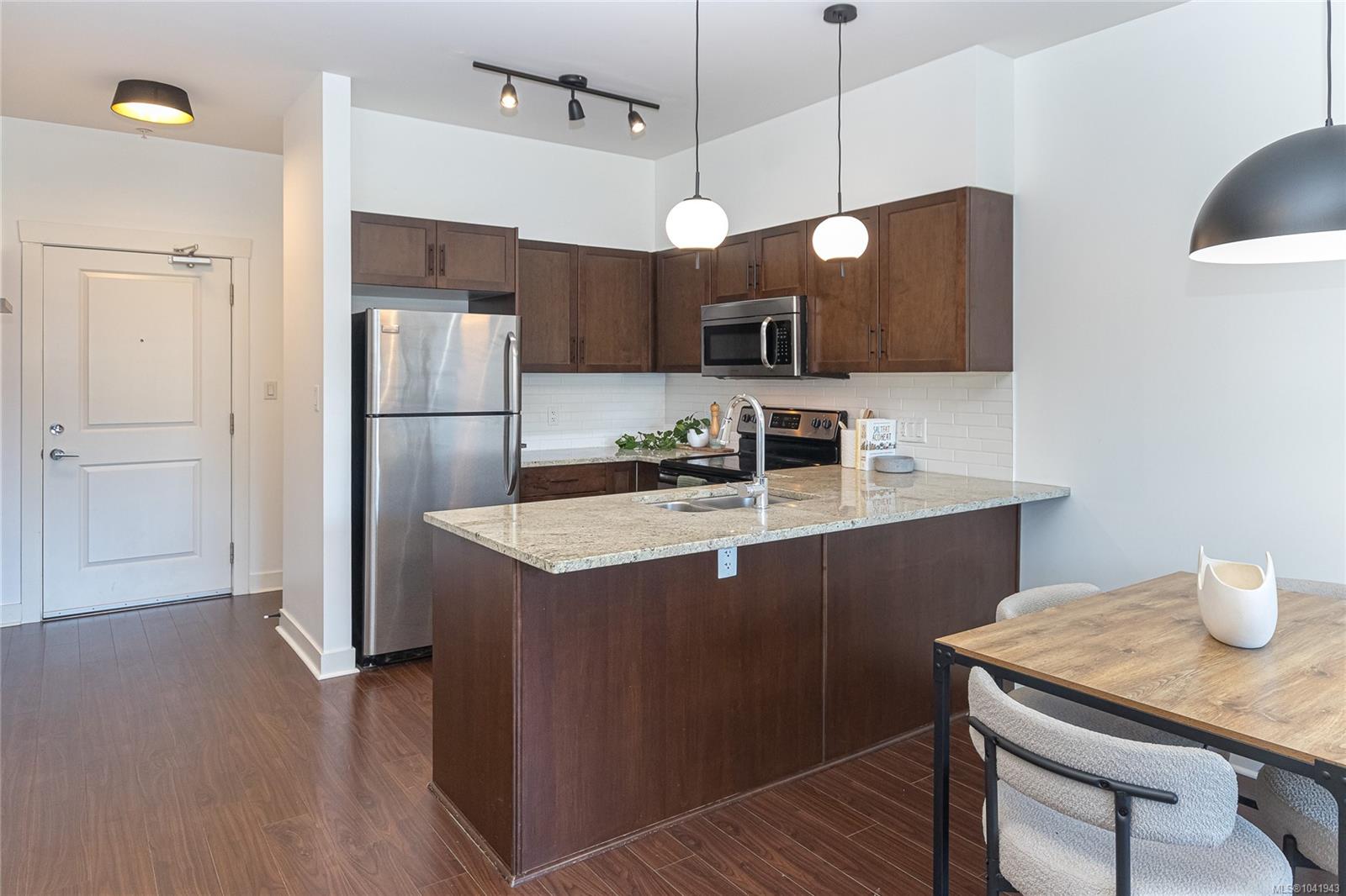 662 Goldstream Ave #413