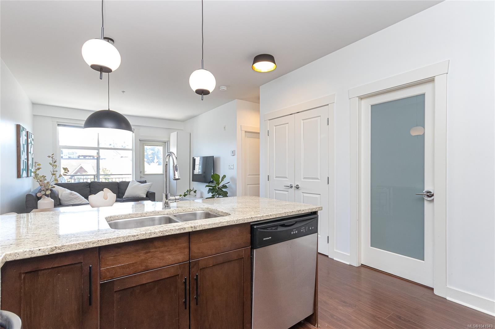 662 Goldstream Ave #413