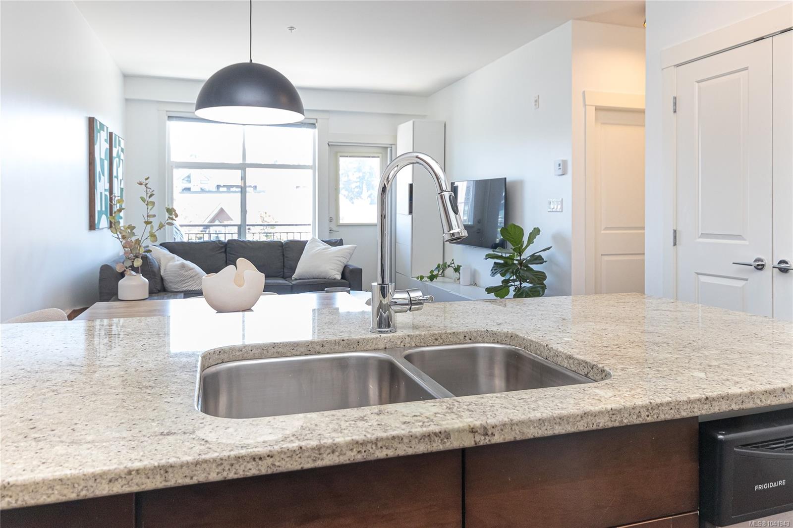 662 Goldstream Ave #413