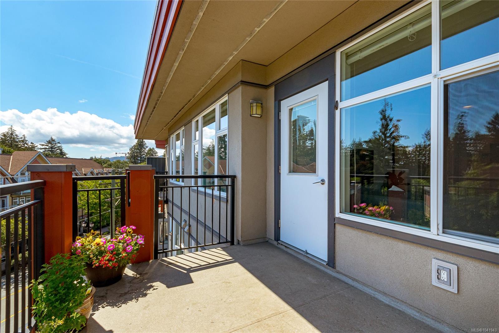 662 Goldstream Ave #413
