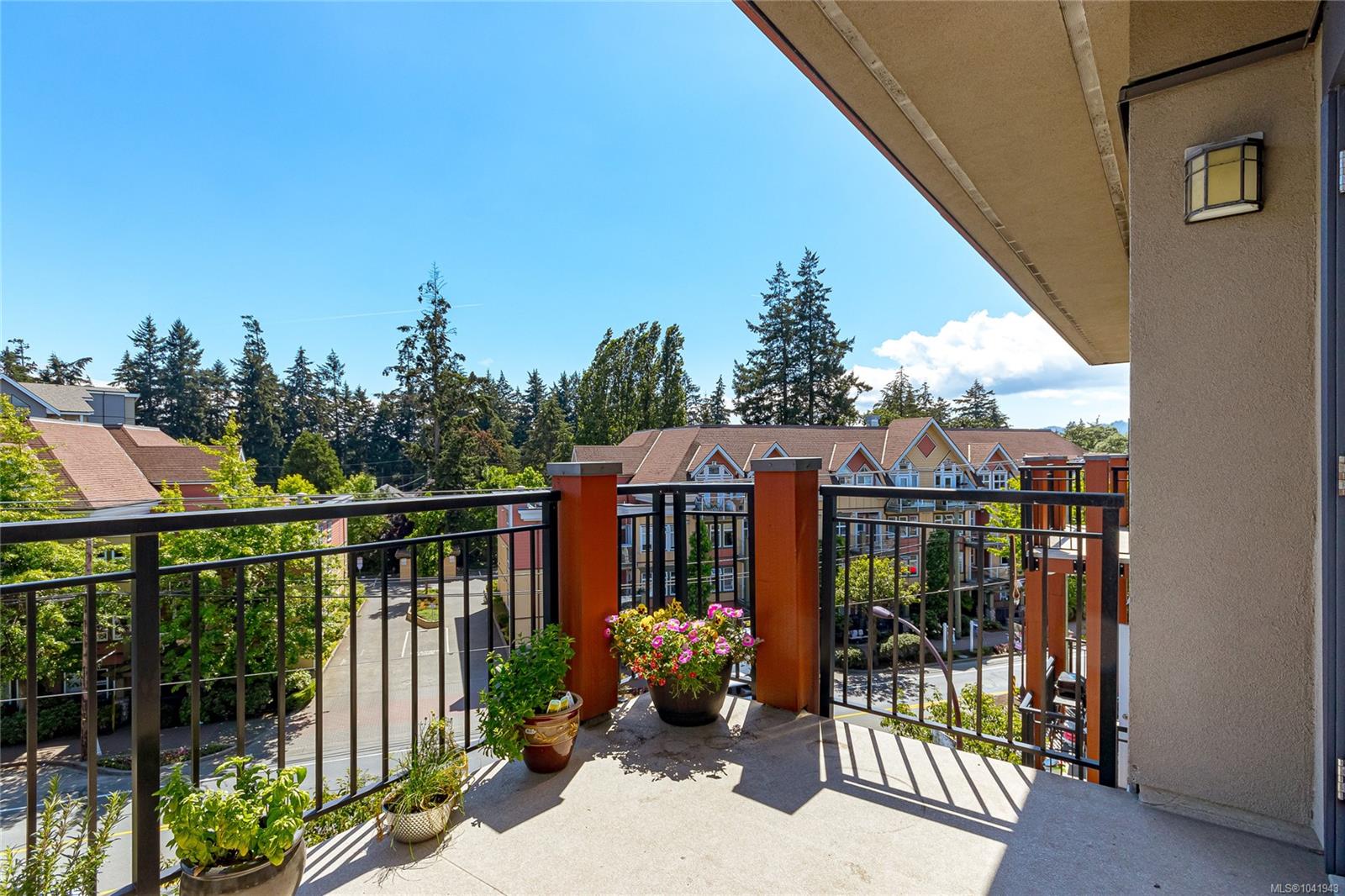 662 Goldstream Ave #413