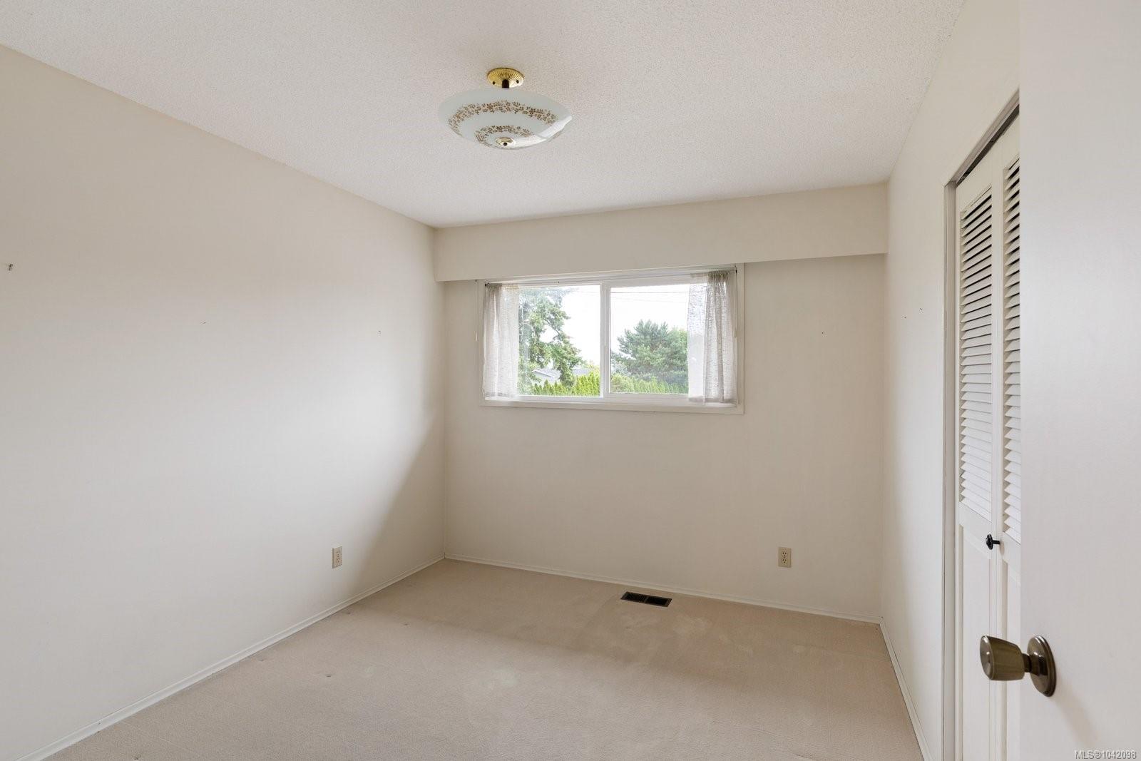 2566 Wakeman Rd