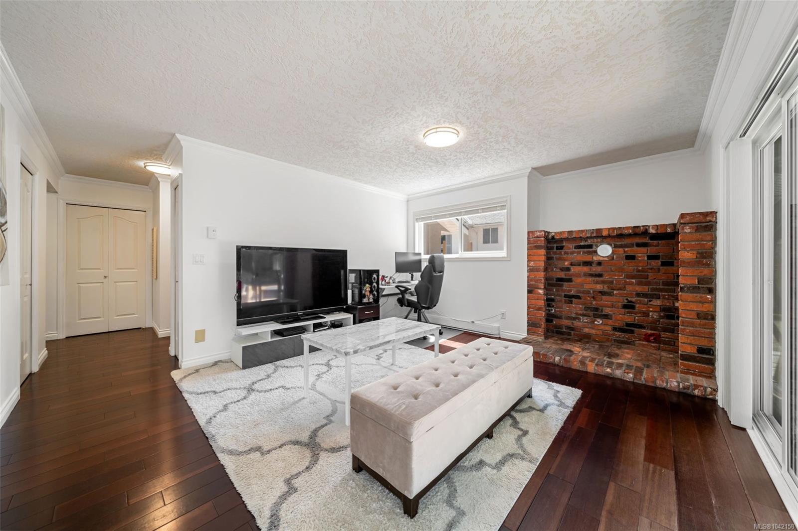 4682 Lochside Dr