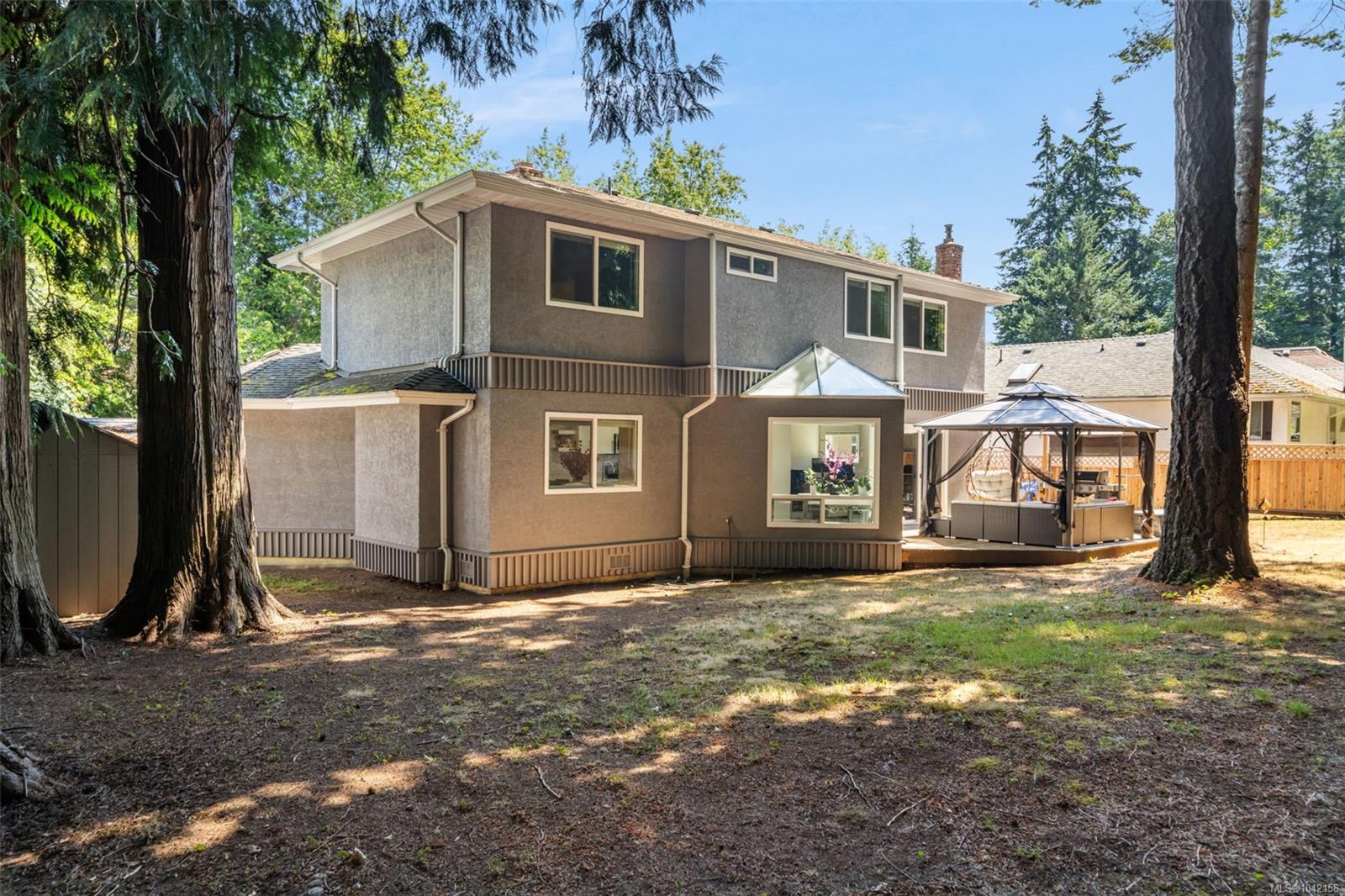 4682 Lochside Dr