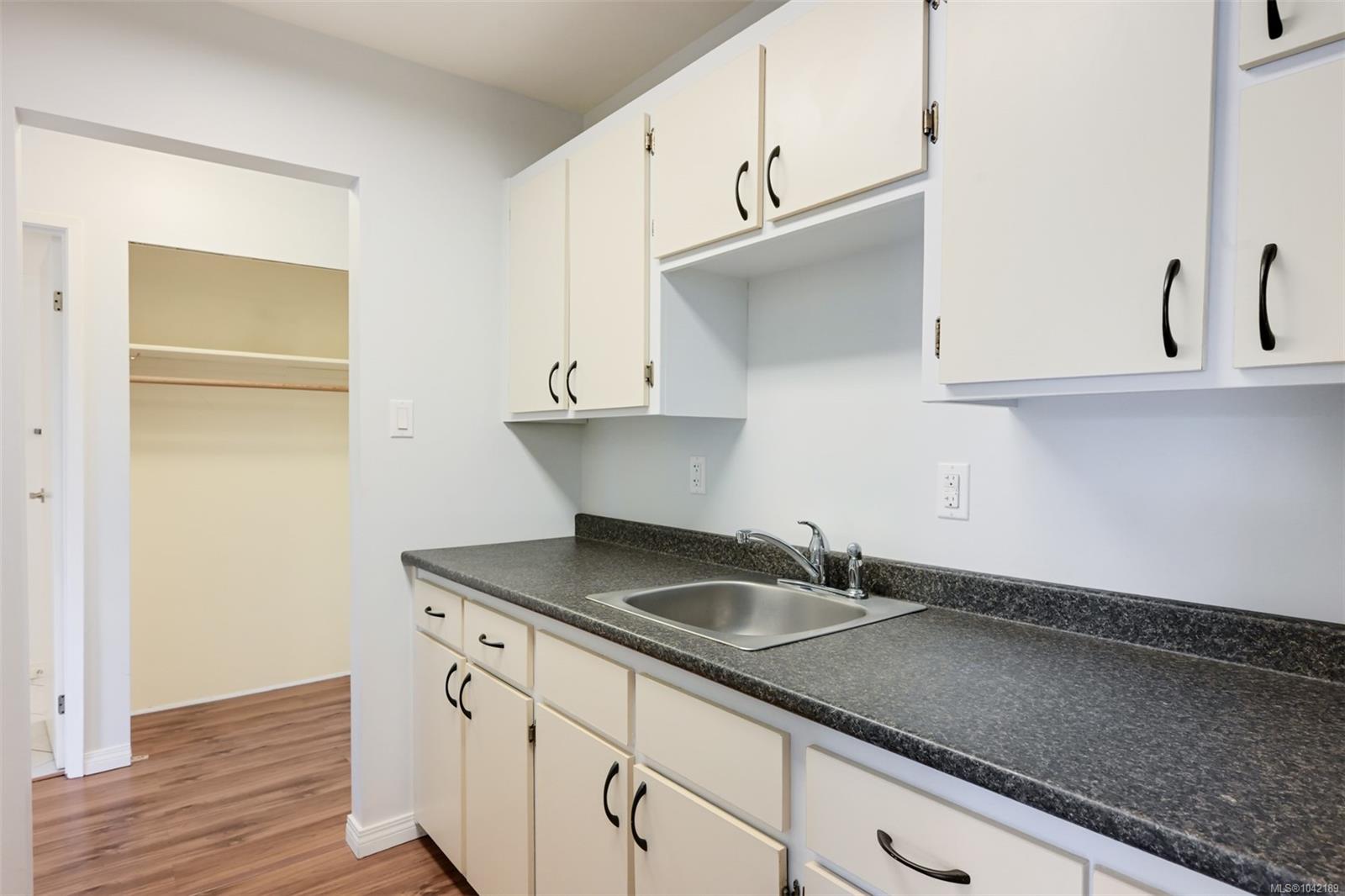 859 Carrie St #403