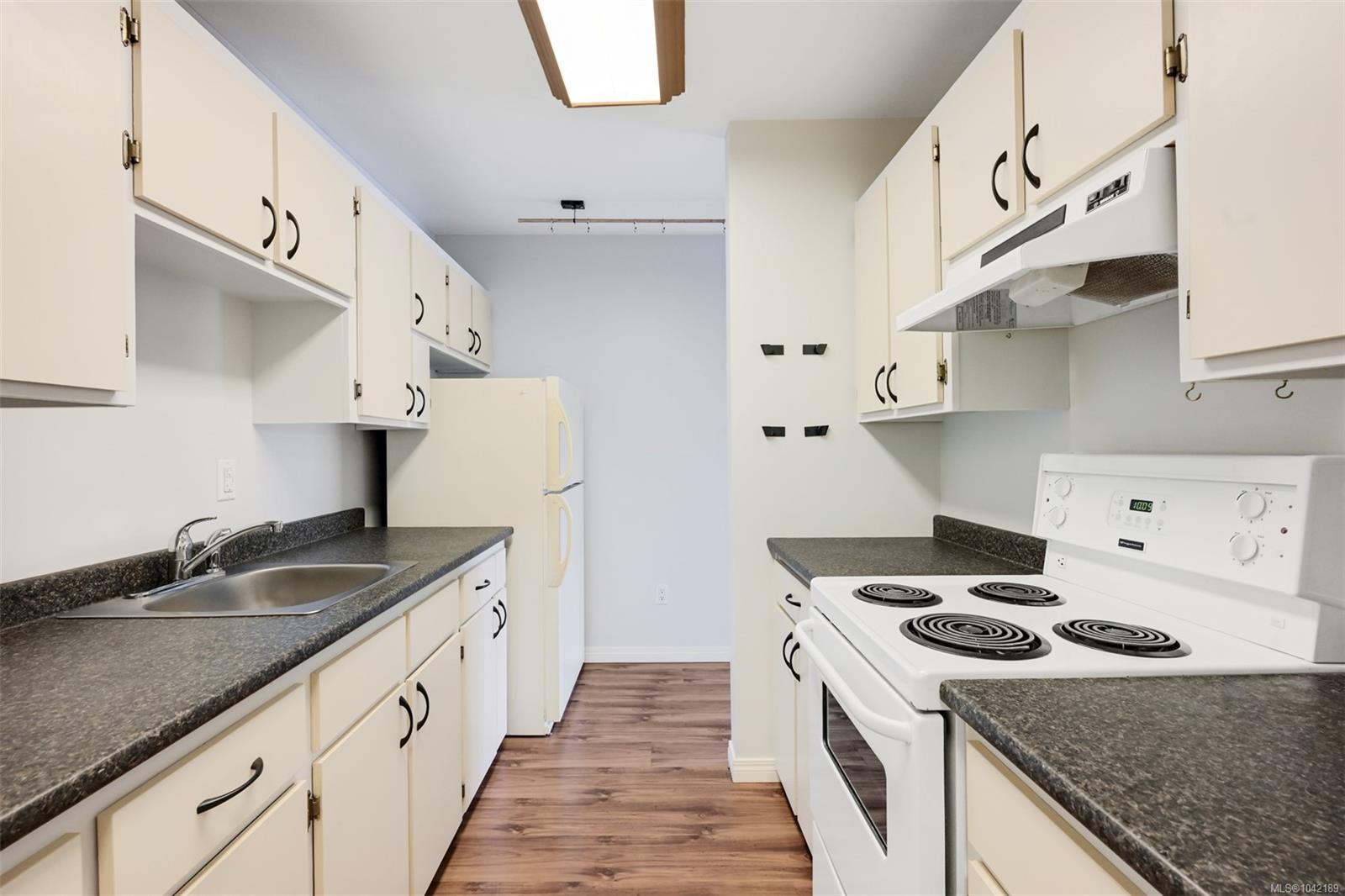 859 Carrie St #403