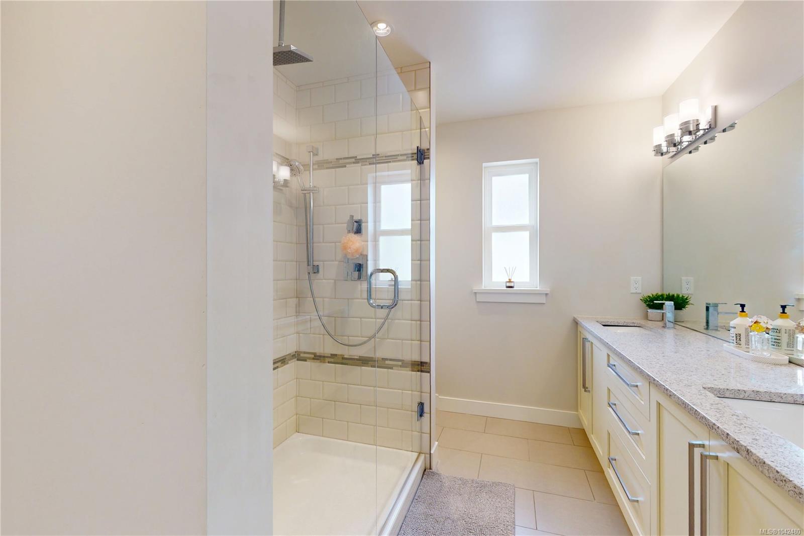 2922 Burlington Cres