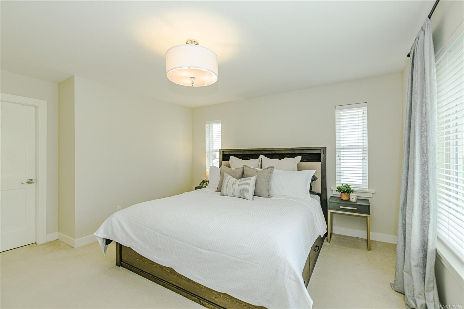 2922 Burlington Cres