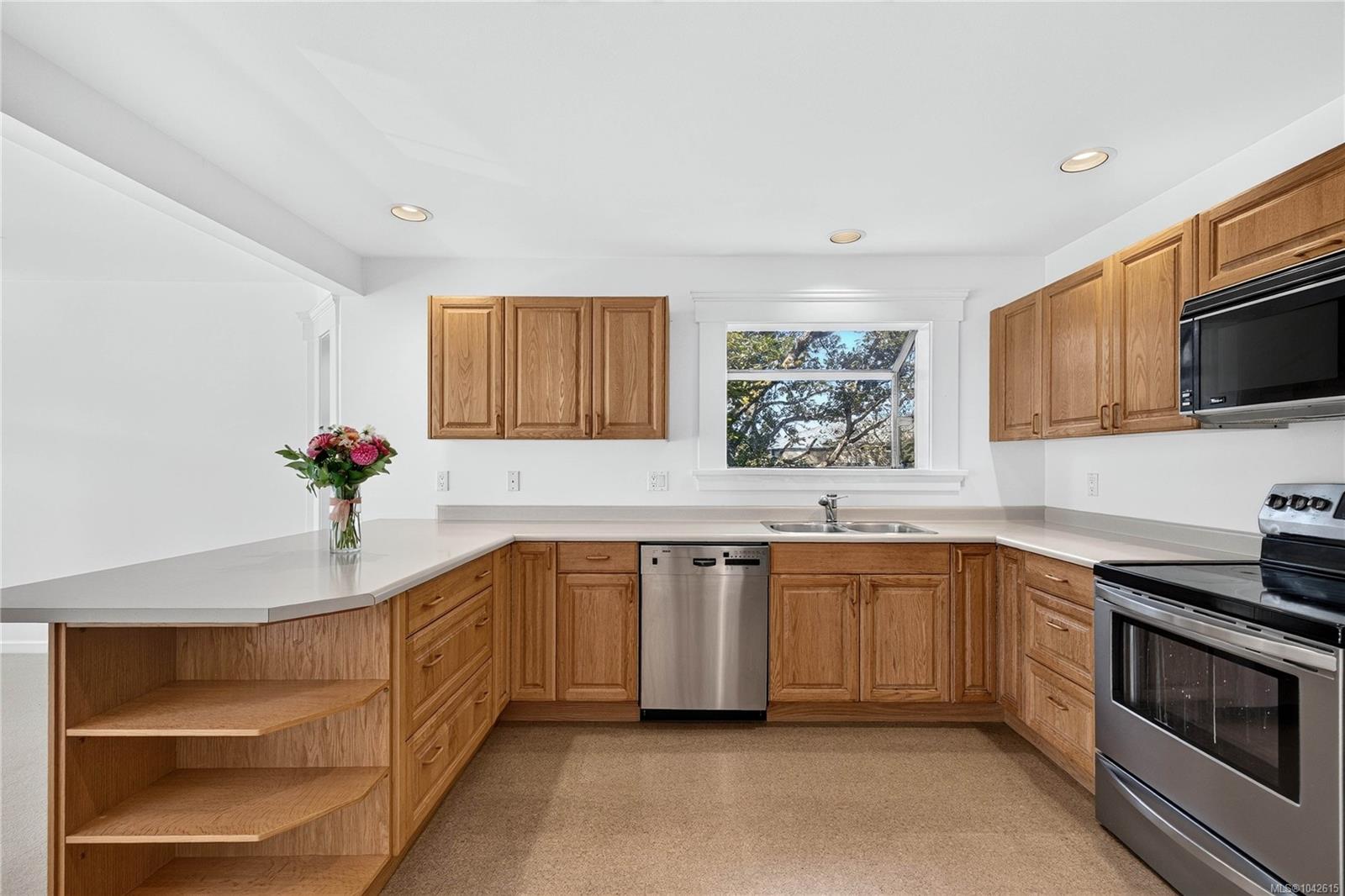 111 Fulford-Ganges Rd #3