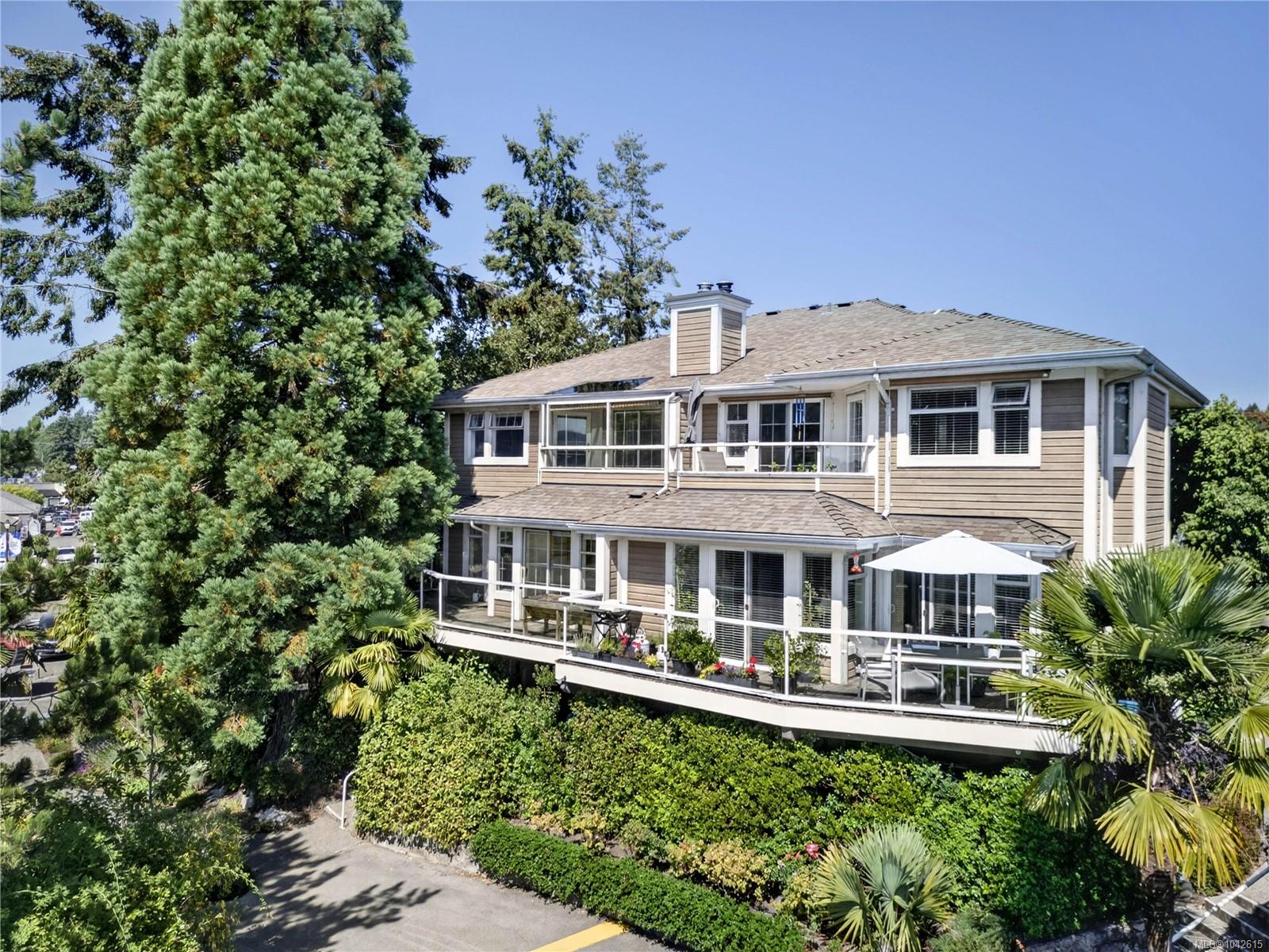 111 Fulford-Ganges Rd #3