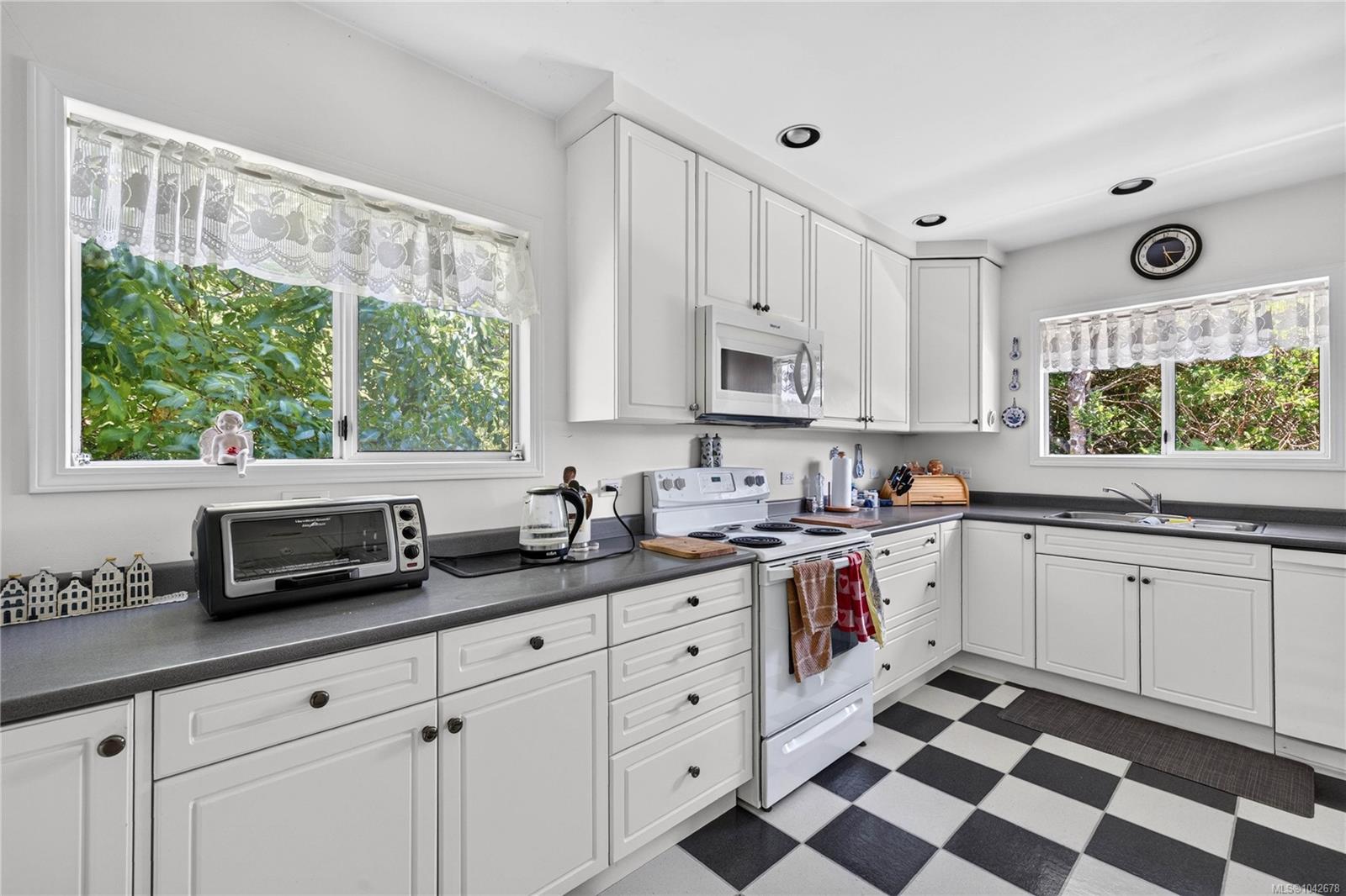 2401 Fulford-Ganges Rd