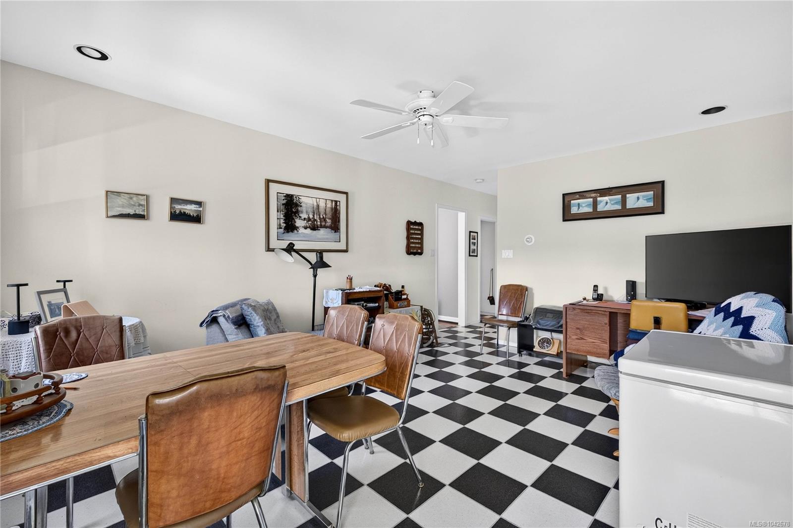 2401 Fulford-Ganges Rd