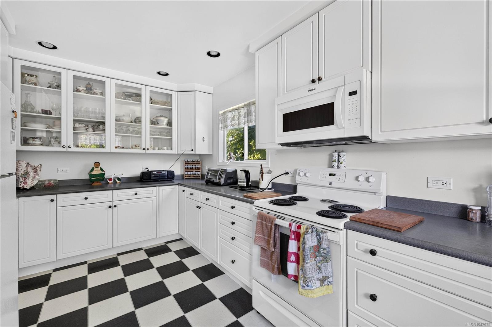 2401 Fulford-Ganges Rd