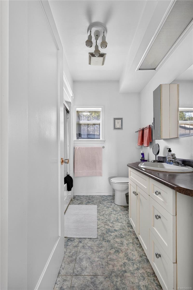 2401 Fulford-Ganges Rd