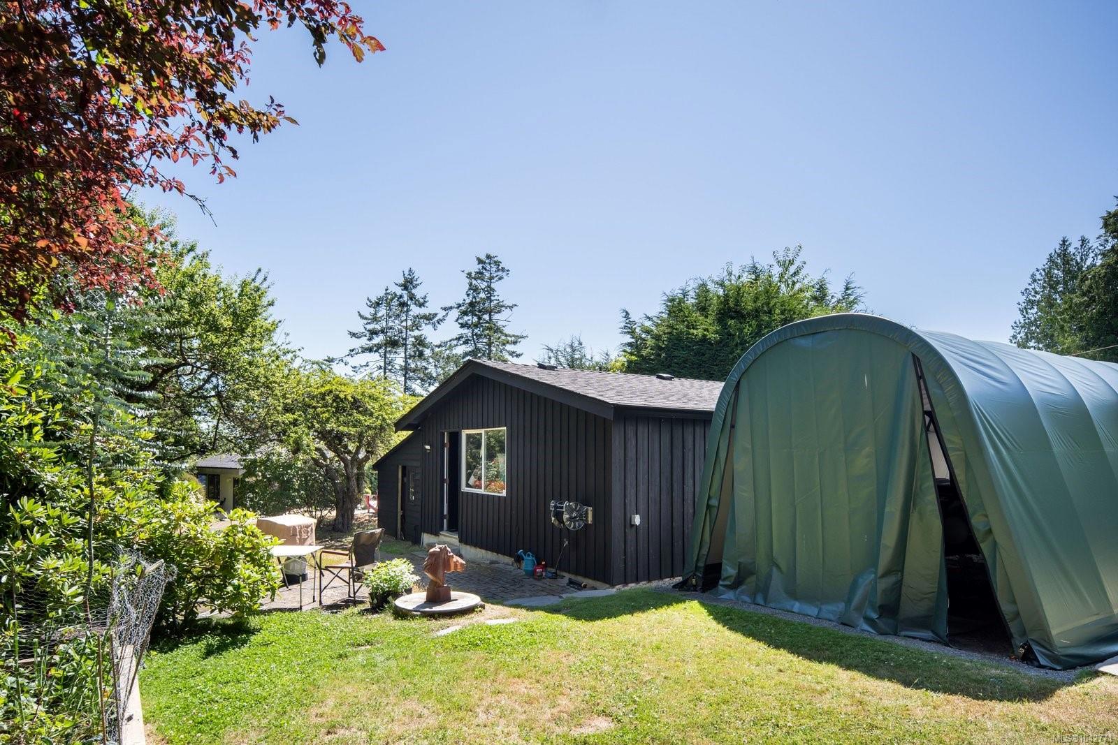 8543 Lochside Dr