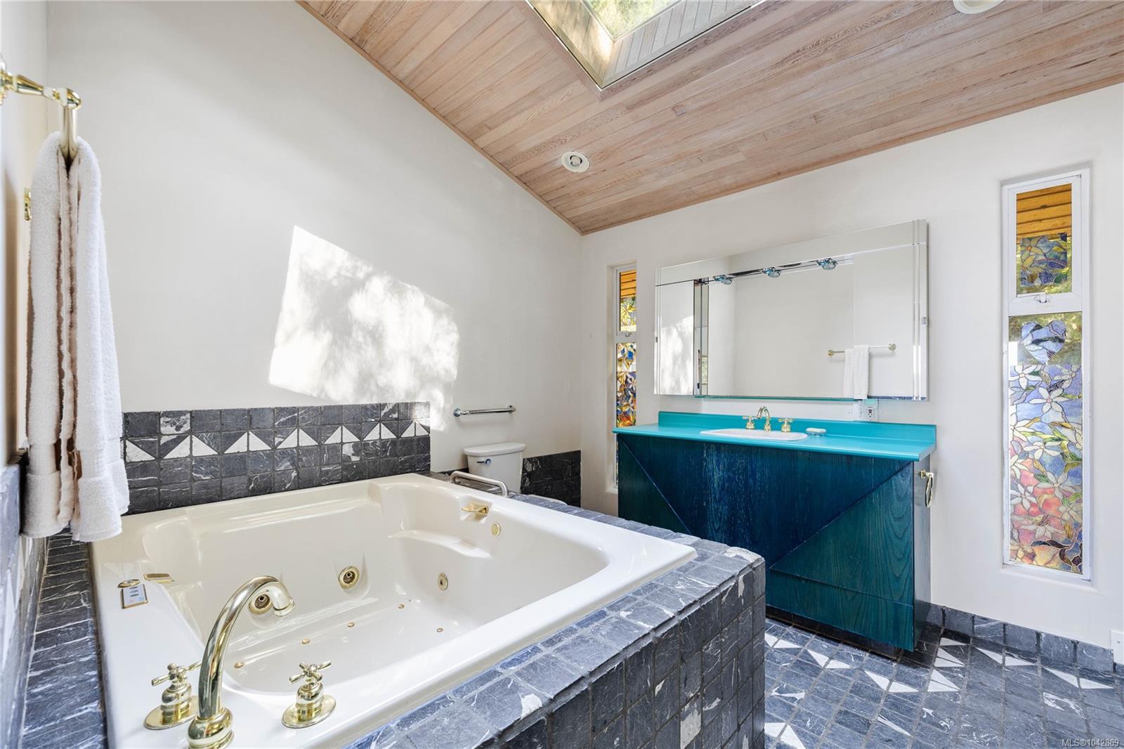212 Sunset Dr
