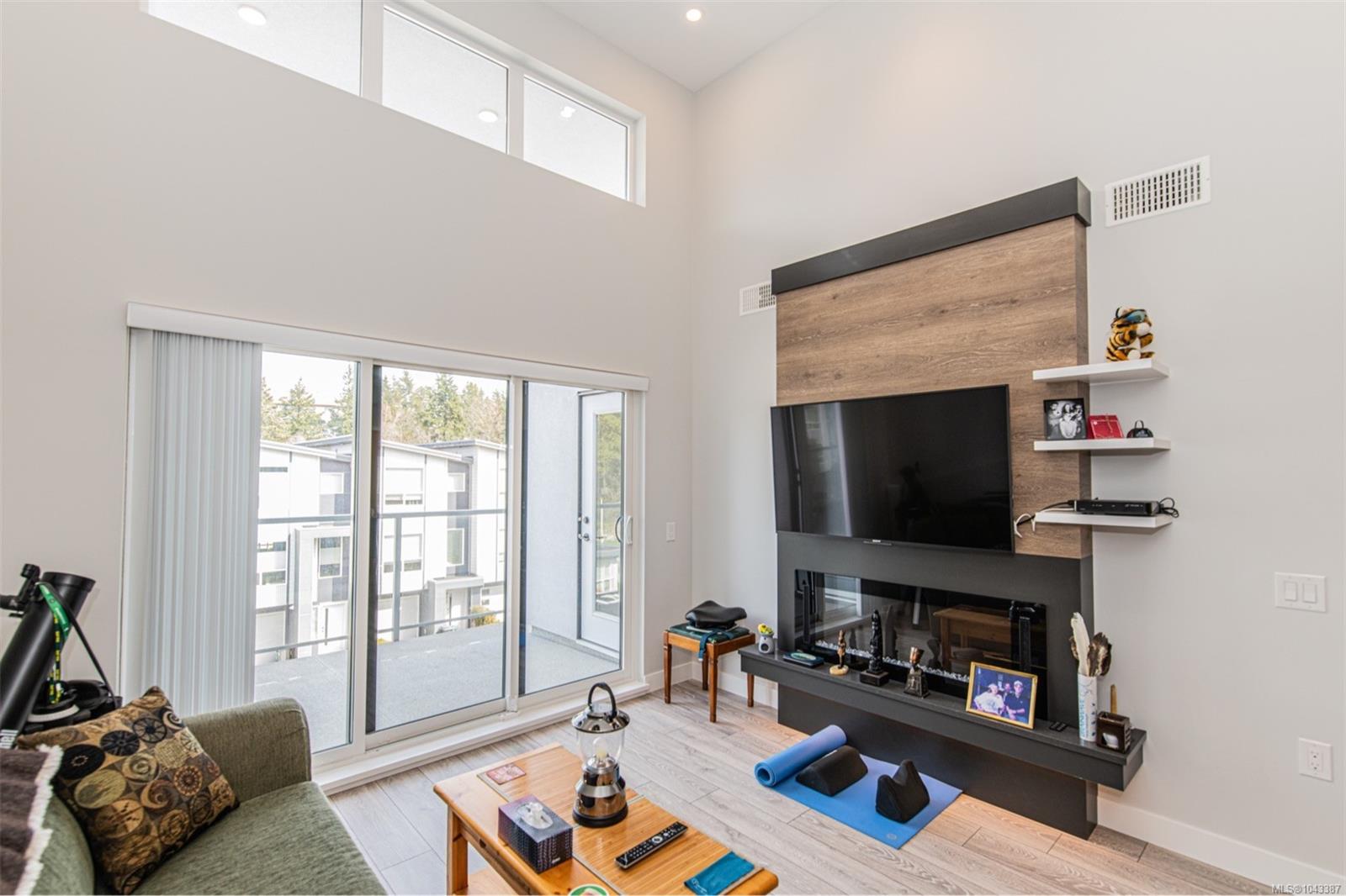 950 Whirlaway Cres #318