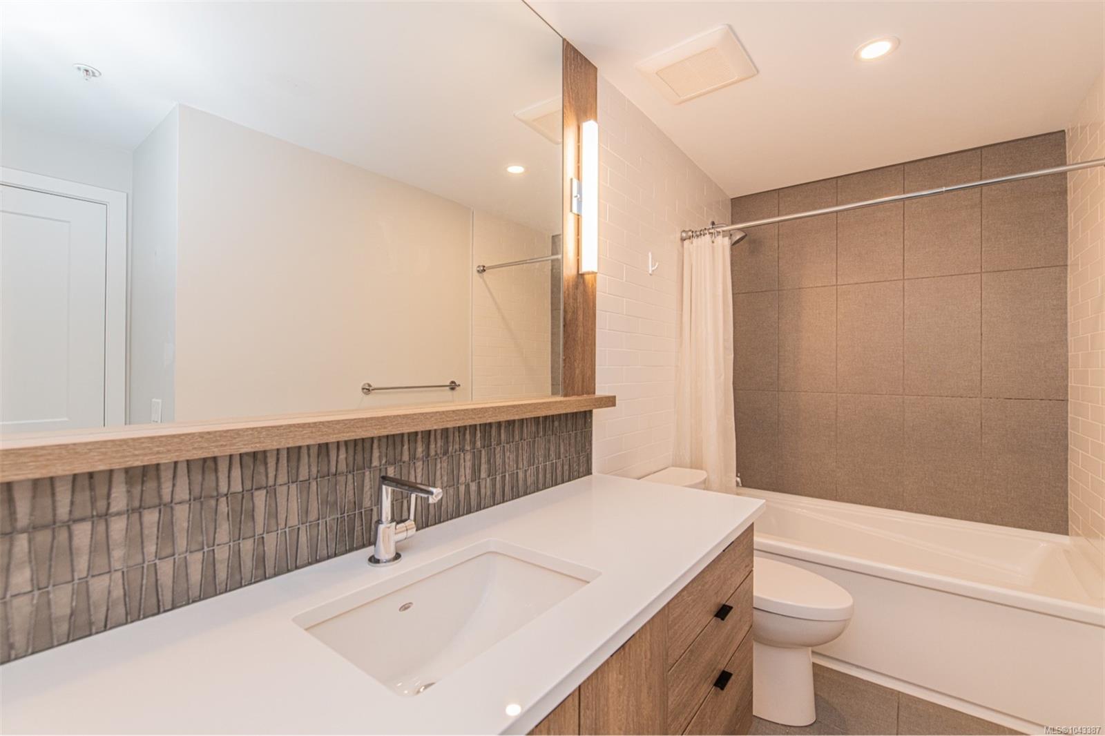 950 Whirlaway Cres #318