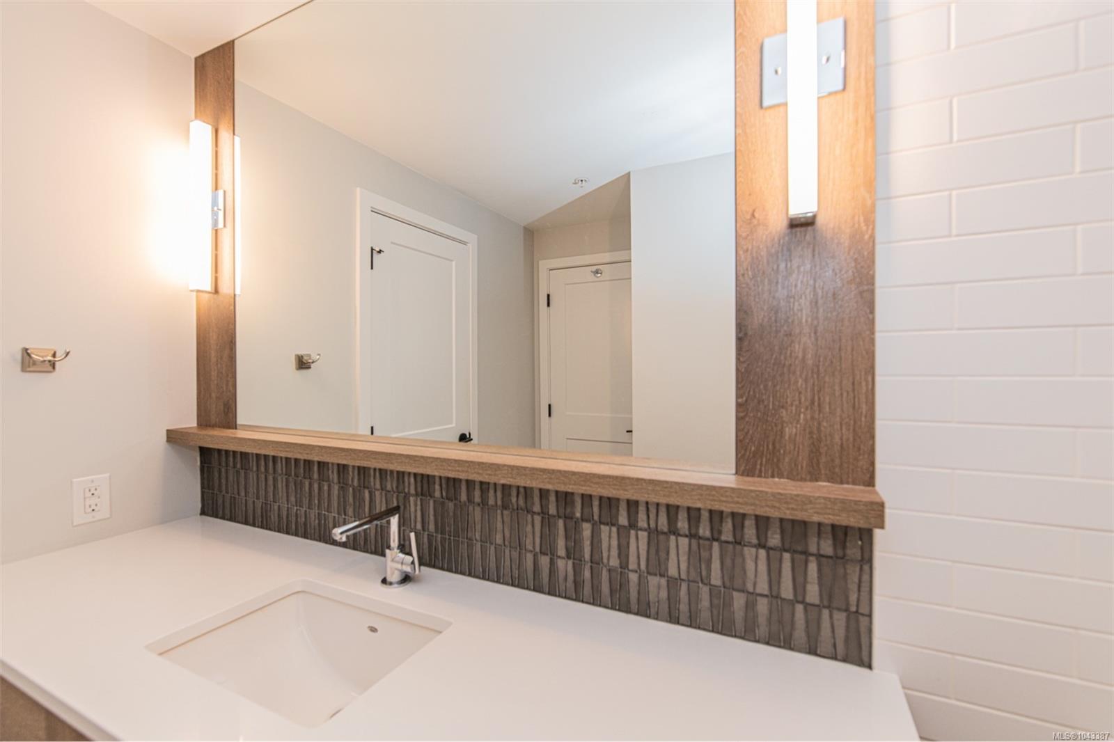 950 Whirlaway Cres #318