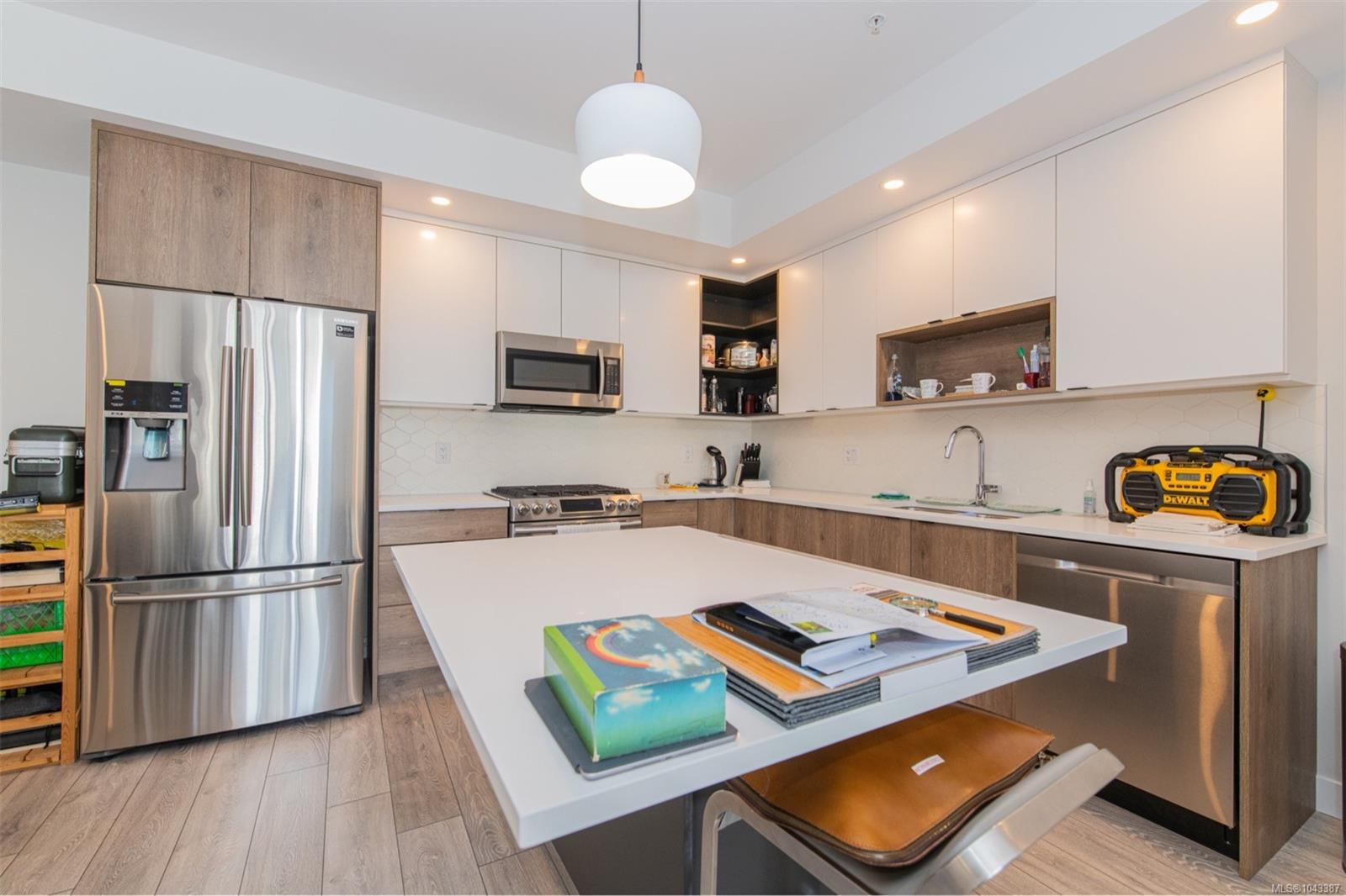 950 Whirlaway Cres #318