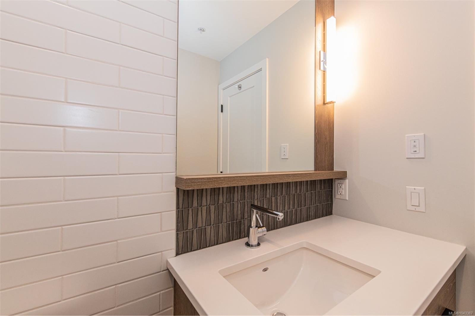 950 Whirlaway Cres #318
