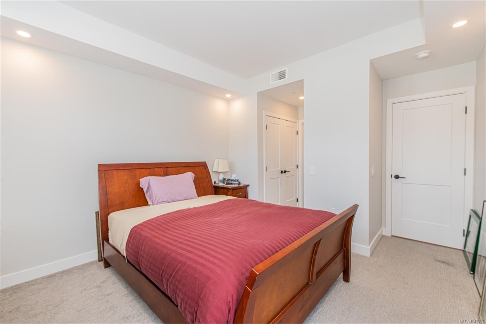 950 Whirlaway Cres #318
