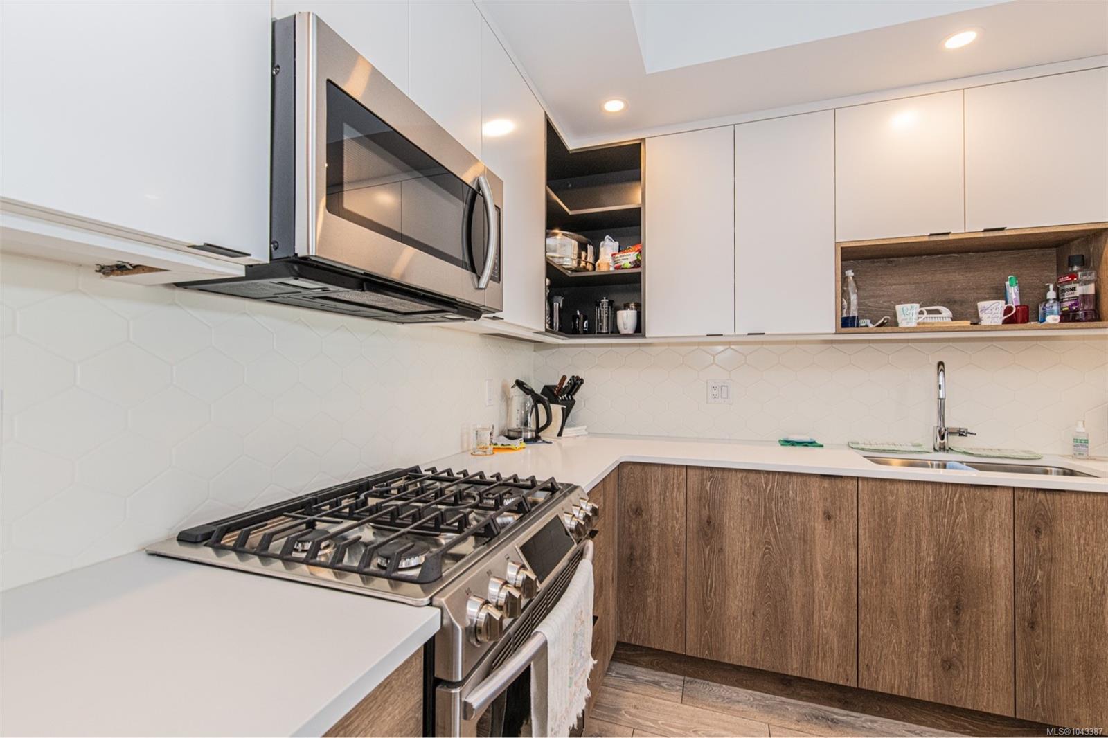 950 Whirlaway Cres #318